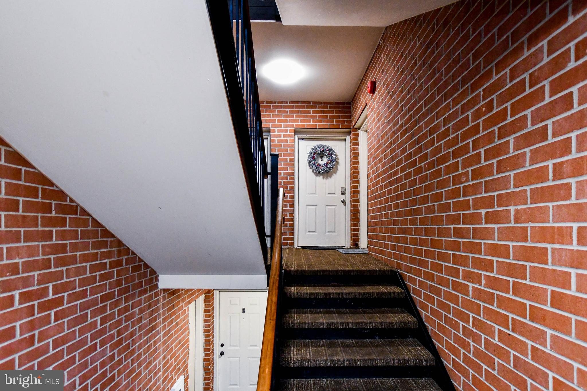 CROMWELL FOUNTAIN - Residential