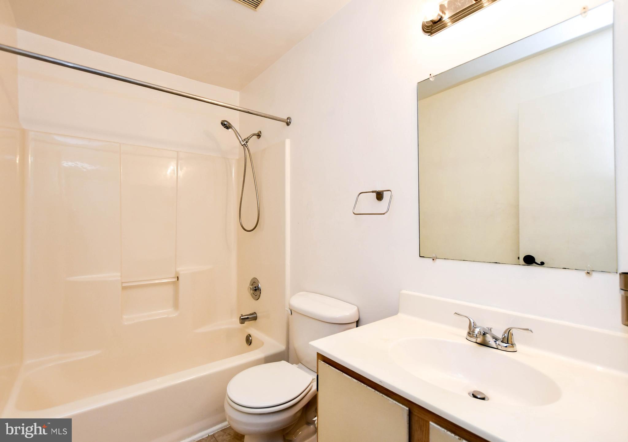 CROMWELL FOUNTAIN - Residential