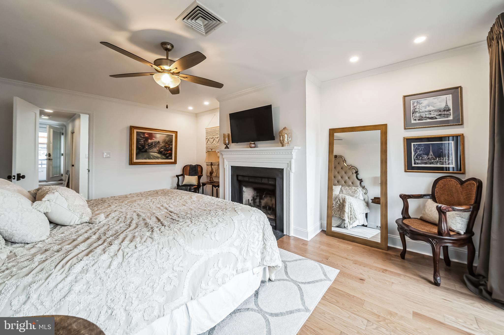 QUEEN VILLAGE - Residential