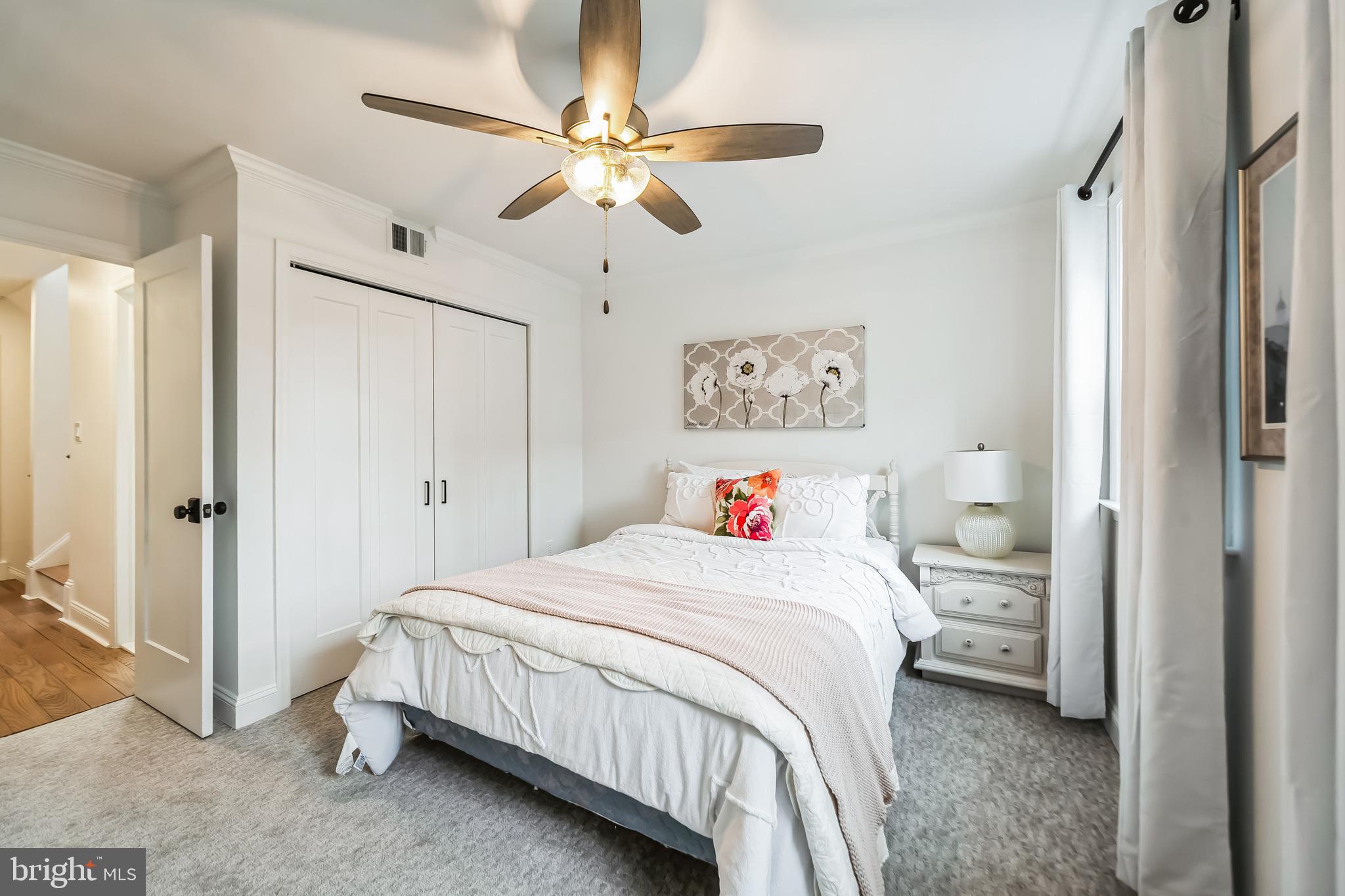 QUEEN VILLAGE - Residential