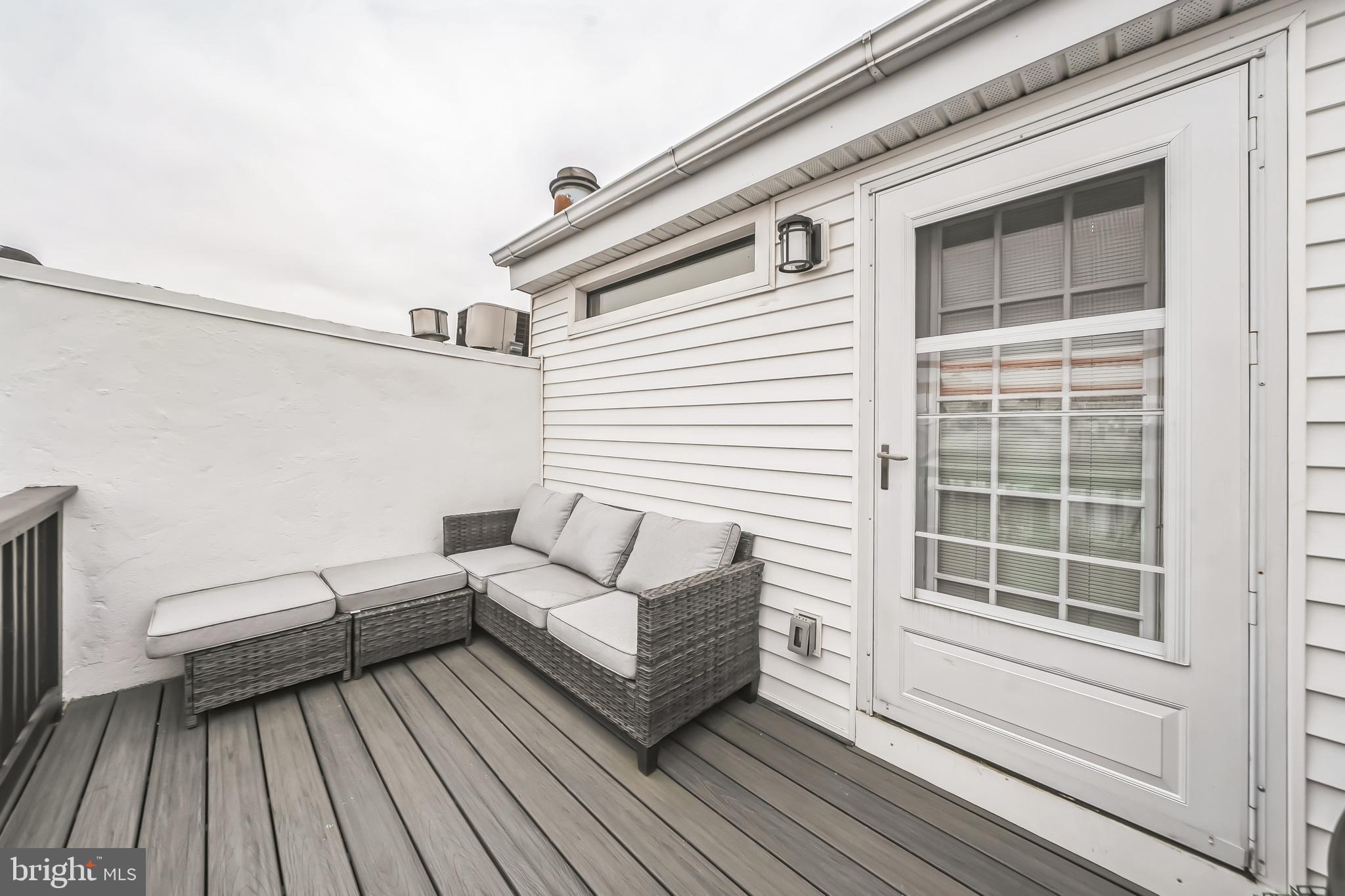 QUEEN VILLAGE - Residential