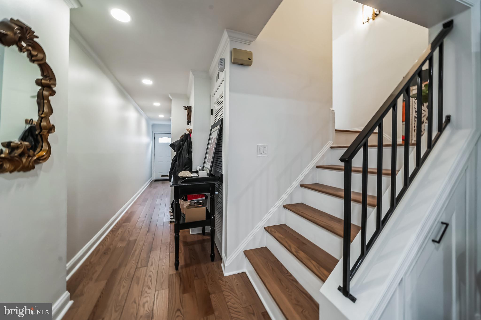 QUEEN VILLAGE - Residential