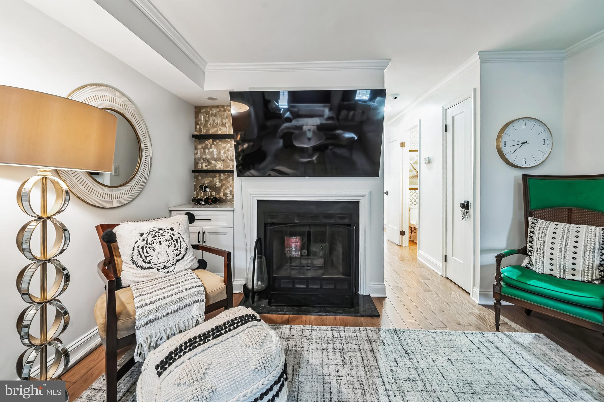 QUEEN VILLAGE - Residential