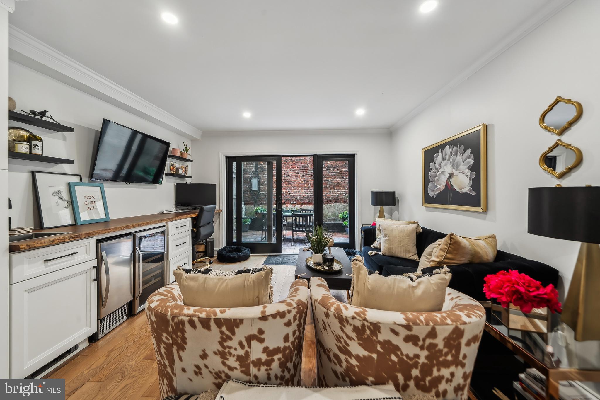 QUEEN VILLAGE - Residential