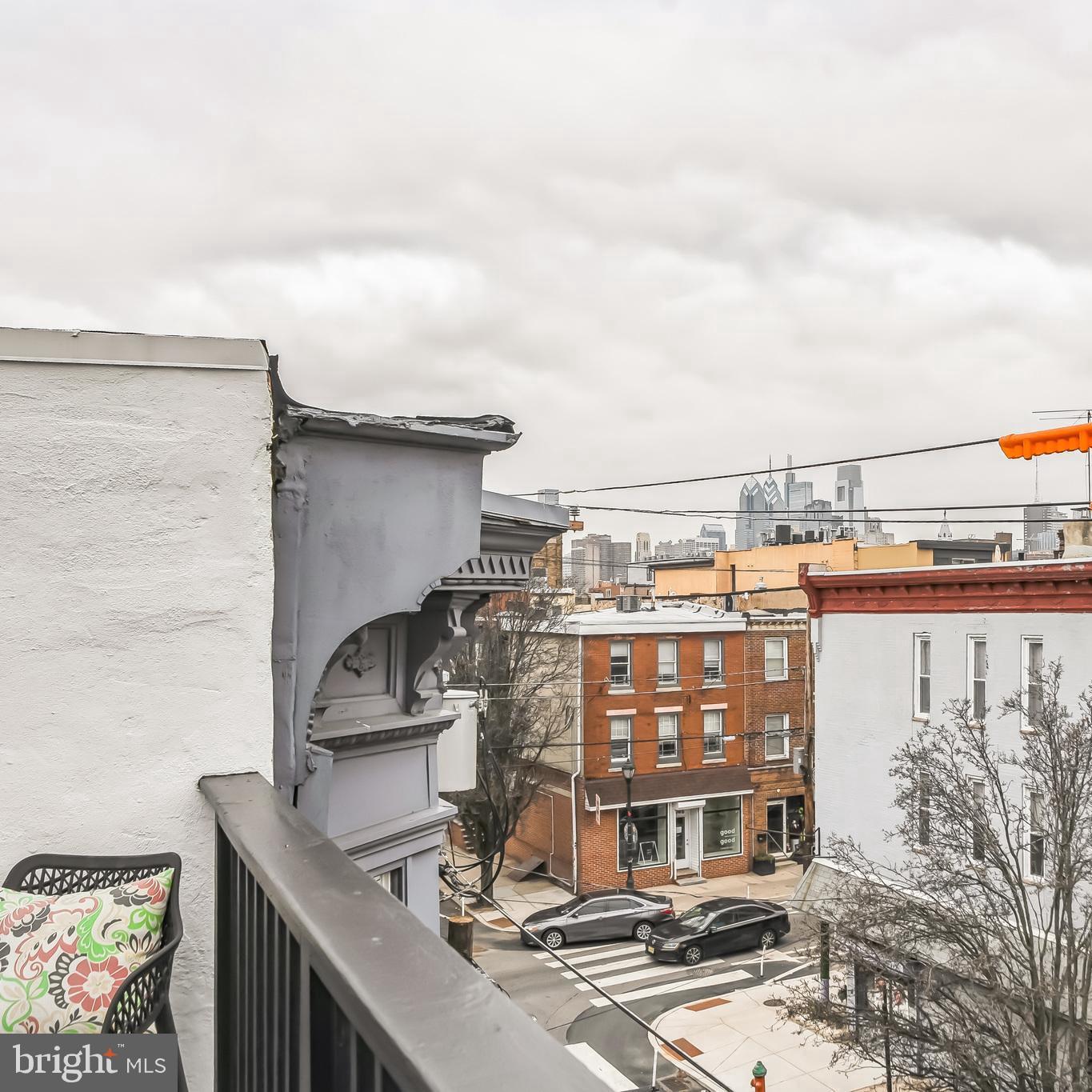 QUEEN VILLAGE - Residential