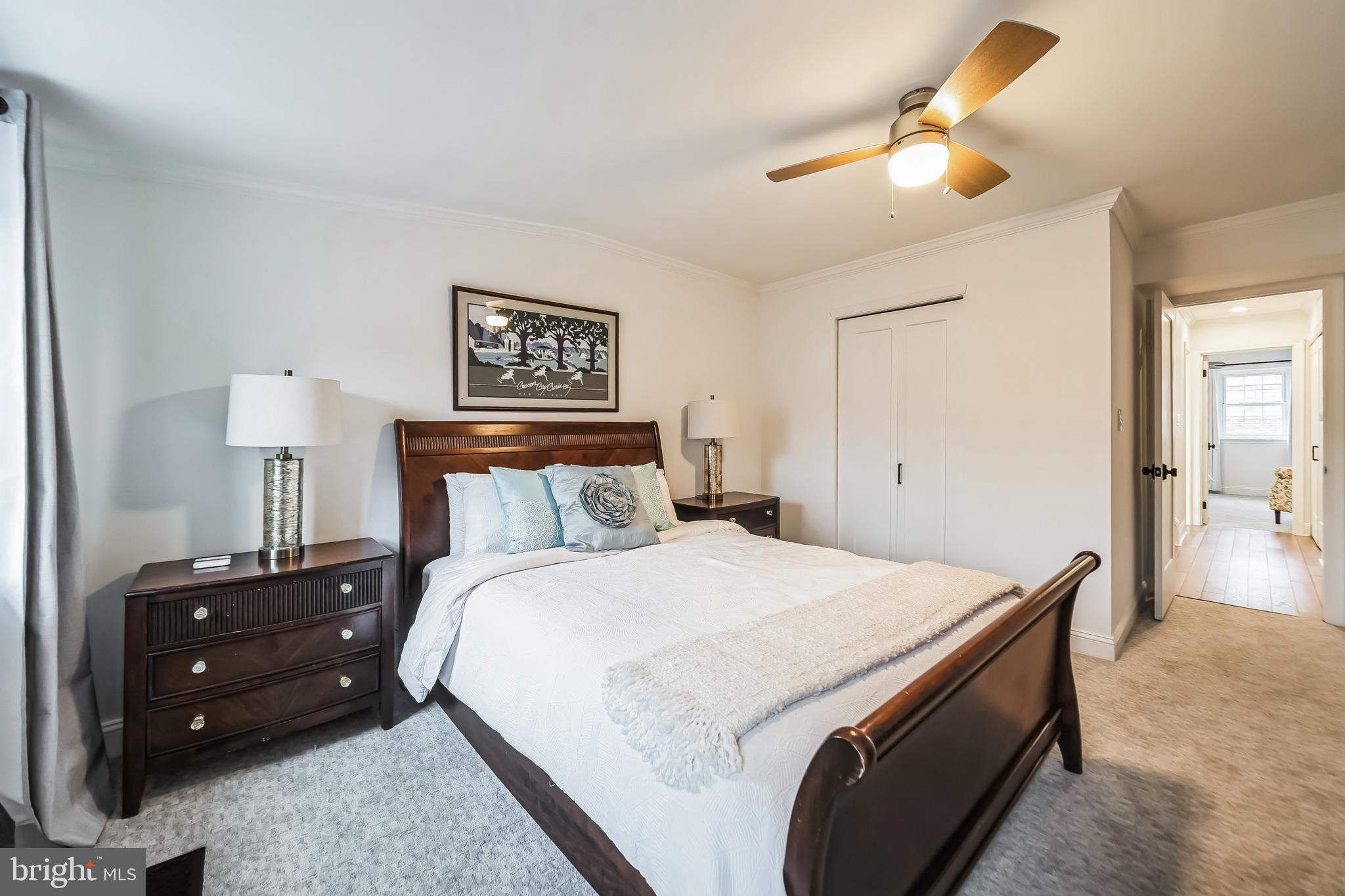 QUEEN VILLAGE - Residential