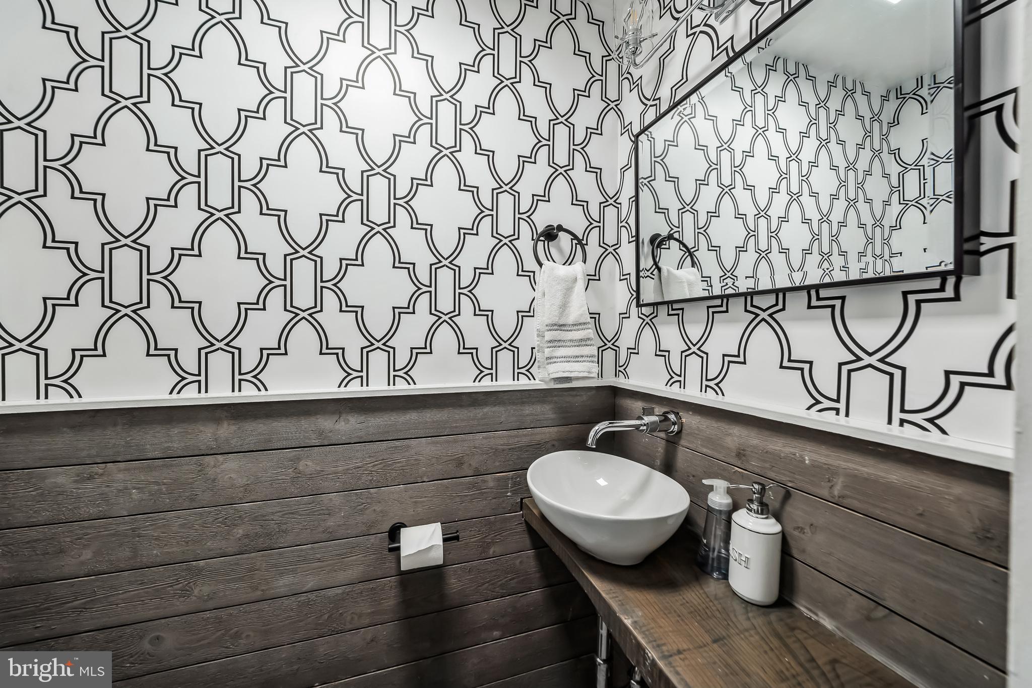 QUEEN VILLAGE - Residential