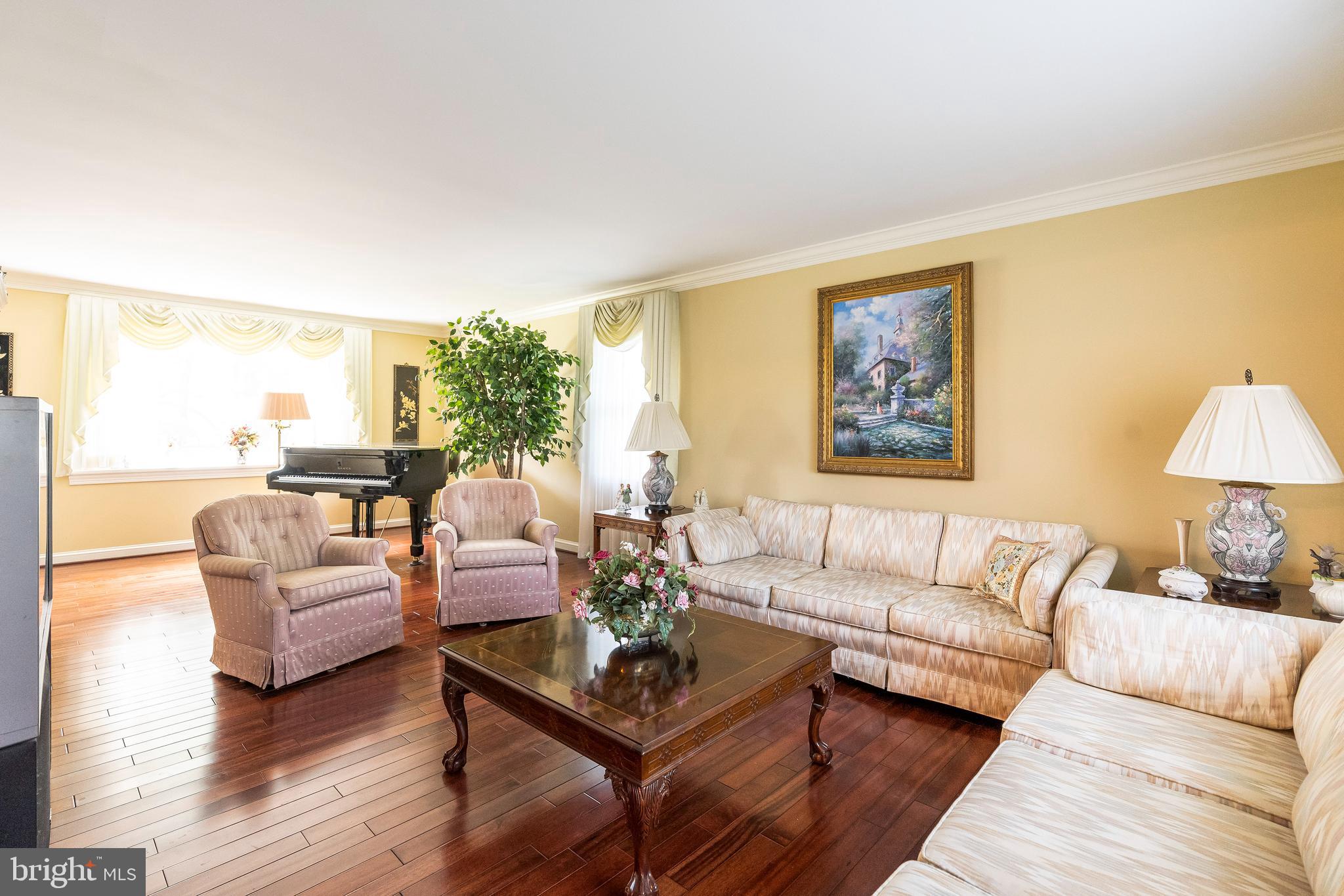 SHADOW OAK - Residential