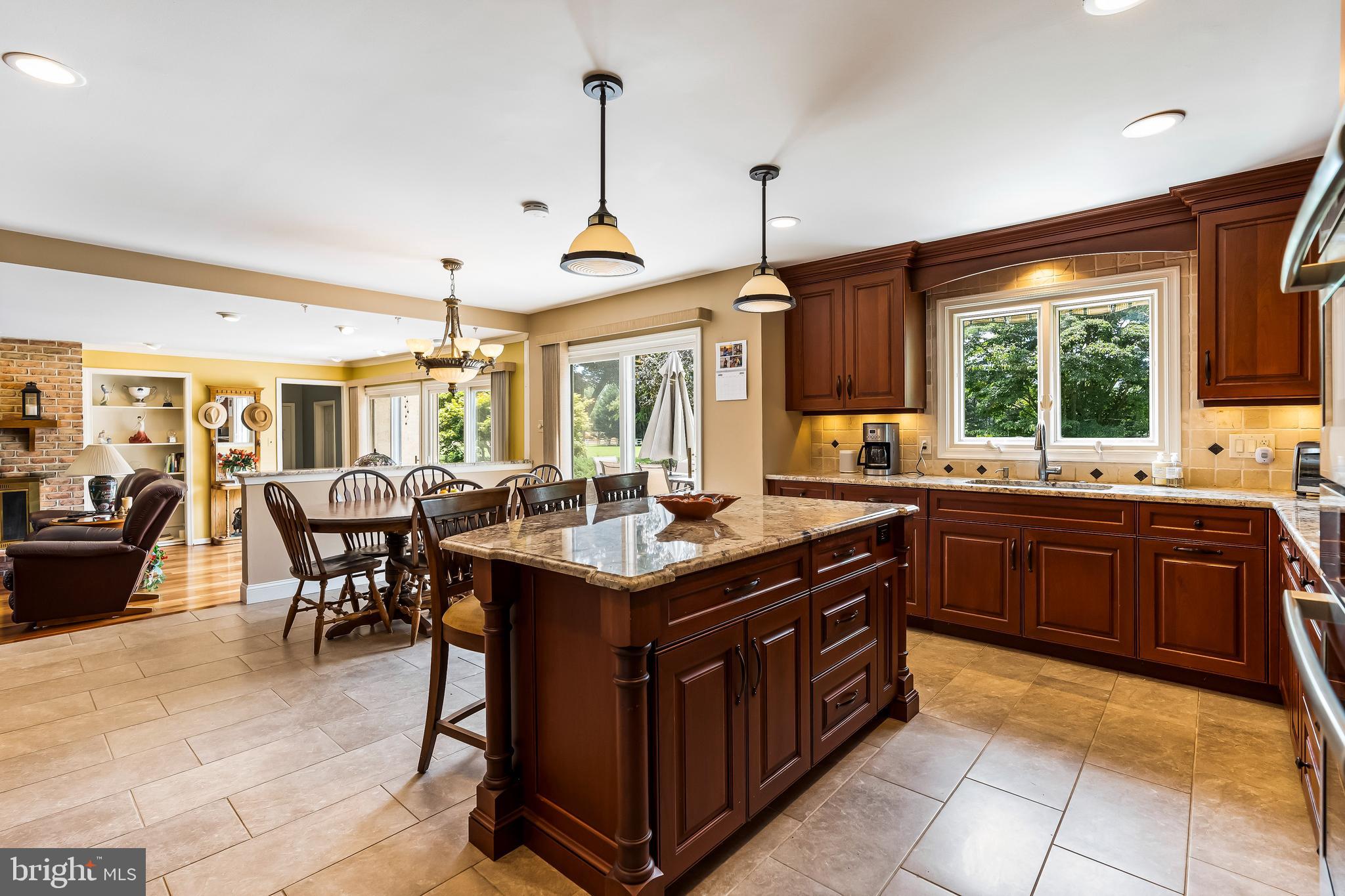 SHADOW OAK - Residential