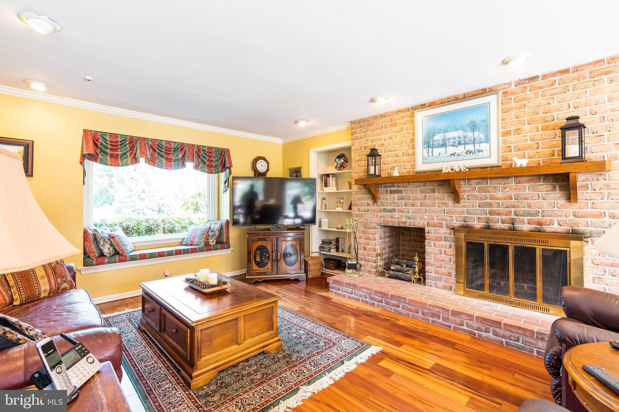 SHADOW OAK - Residential