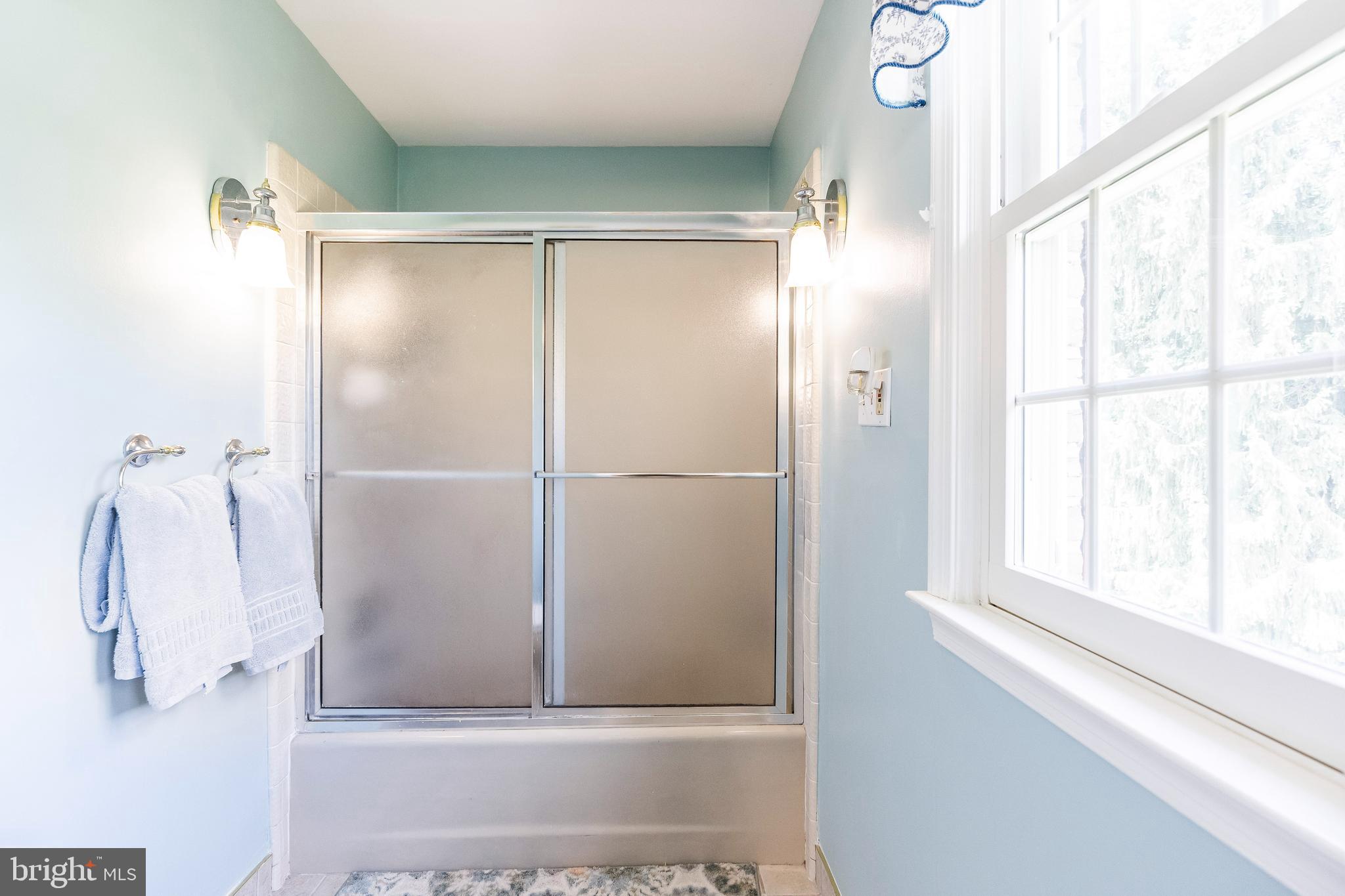 SHADOW OAK - Residential