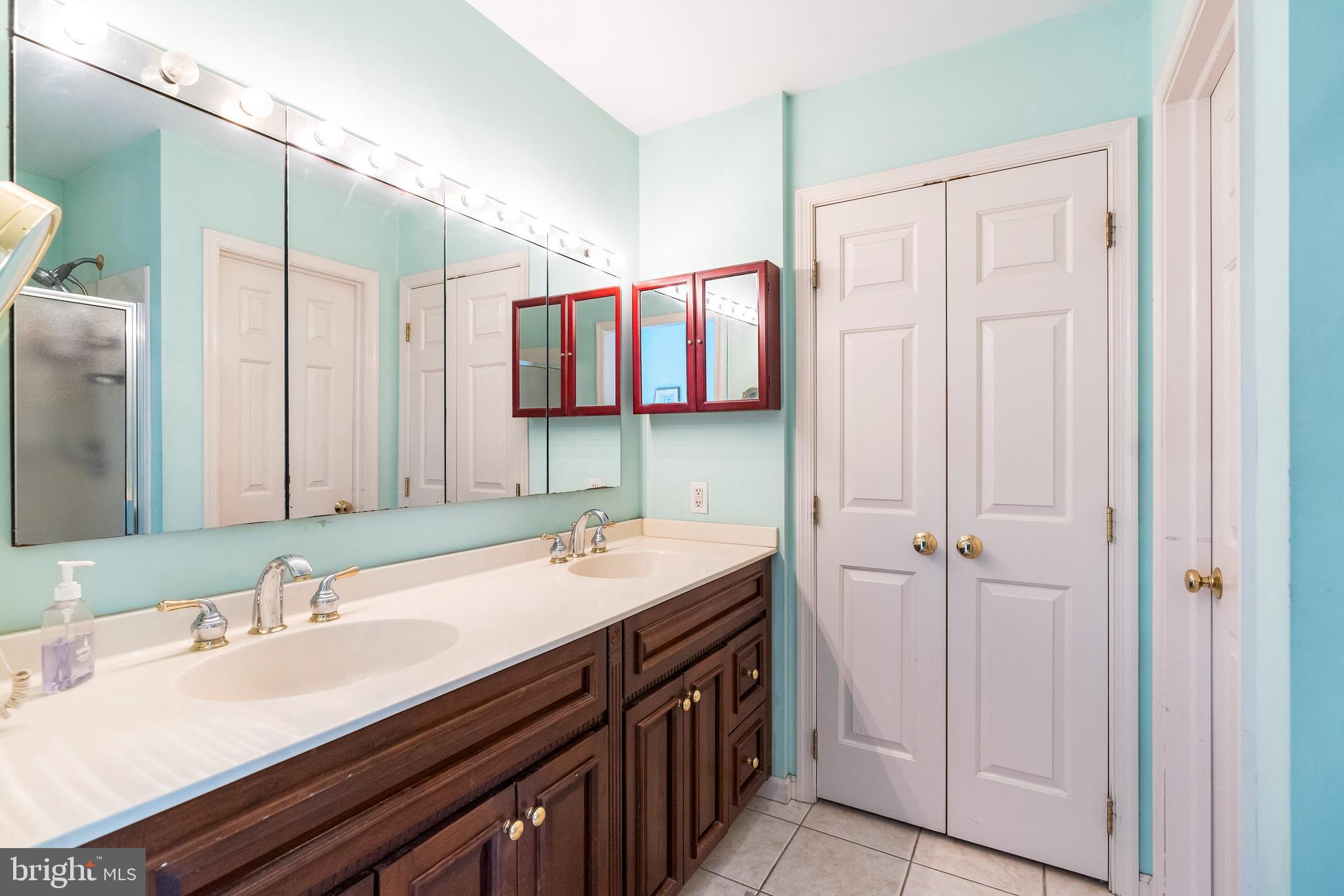 SHADOW OAK - Residential