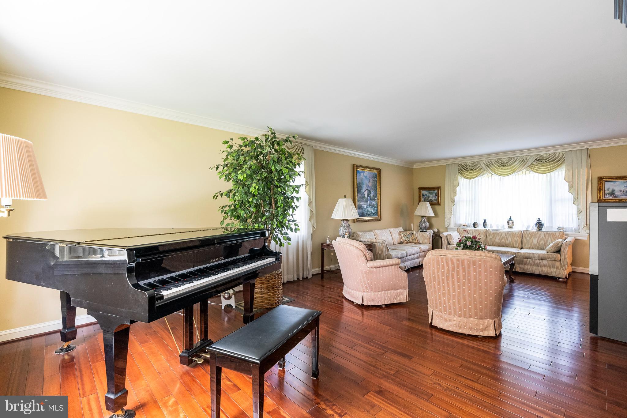 SHADOW OAK - Residential