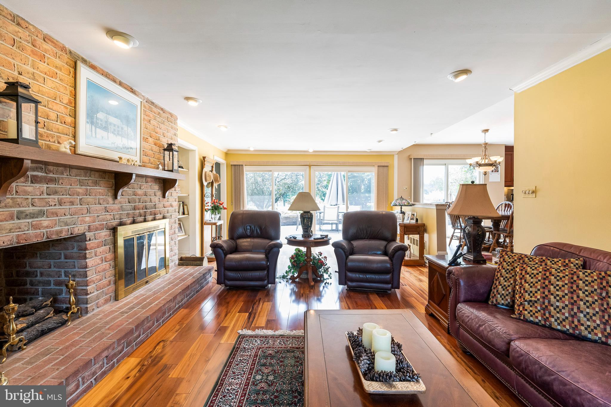 SHADOW OAK - Residential