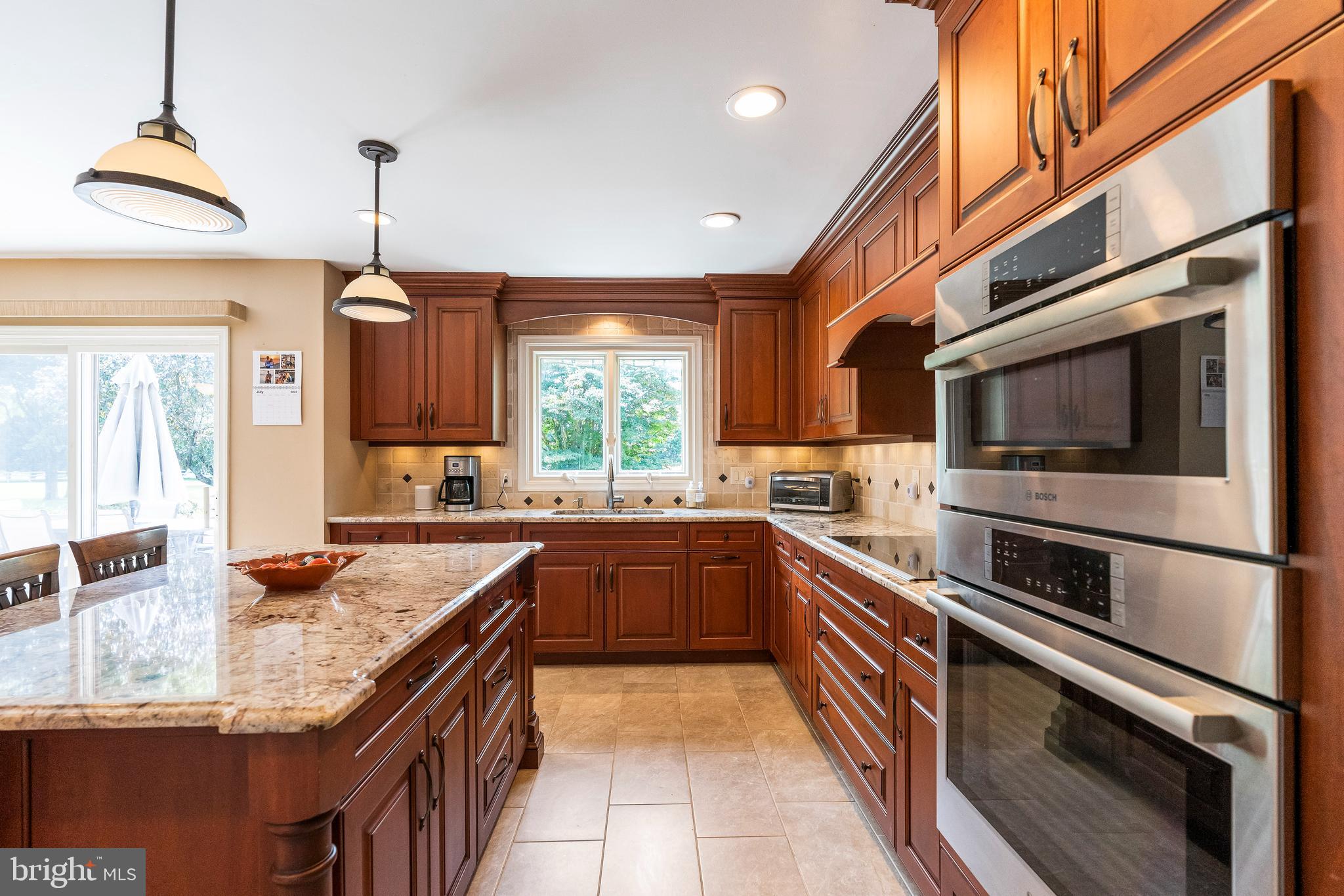 SHADOW OAK - Residential