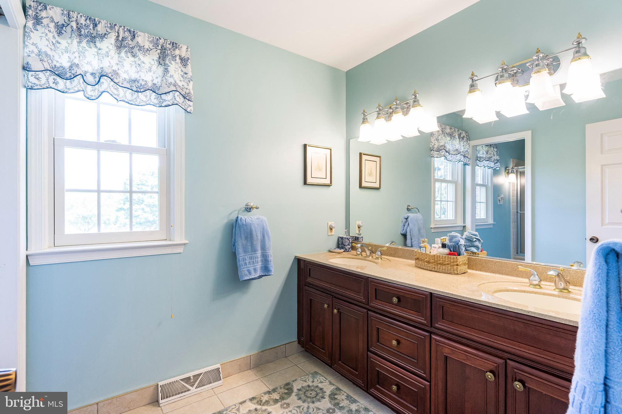 SHADOW OAK - Residential