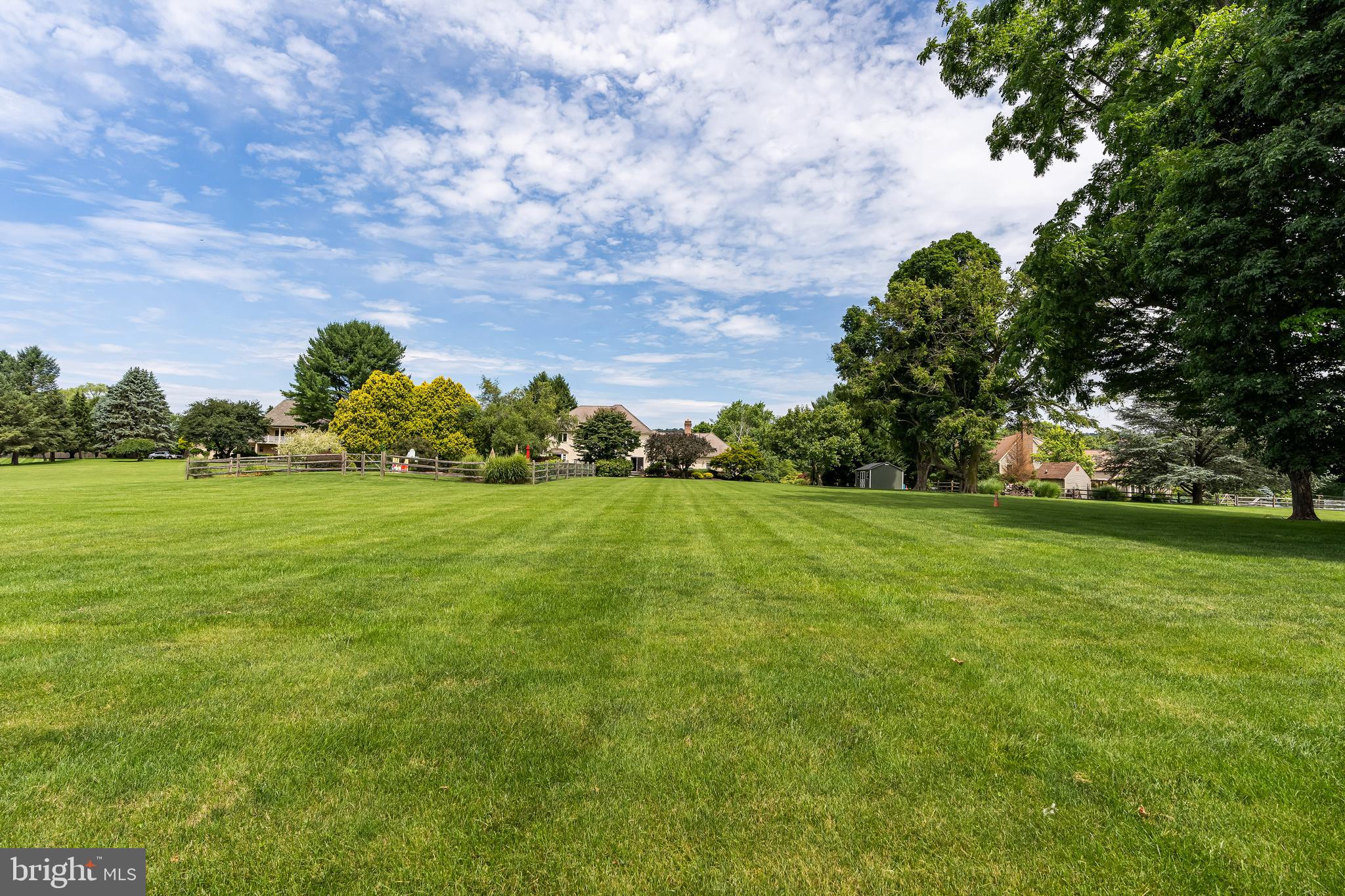 SHADOW OAK - Residential