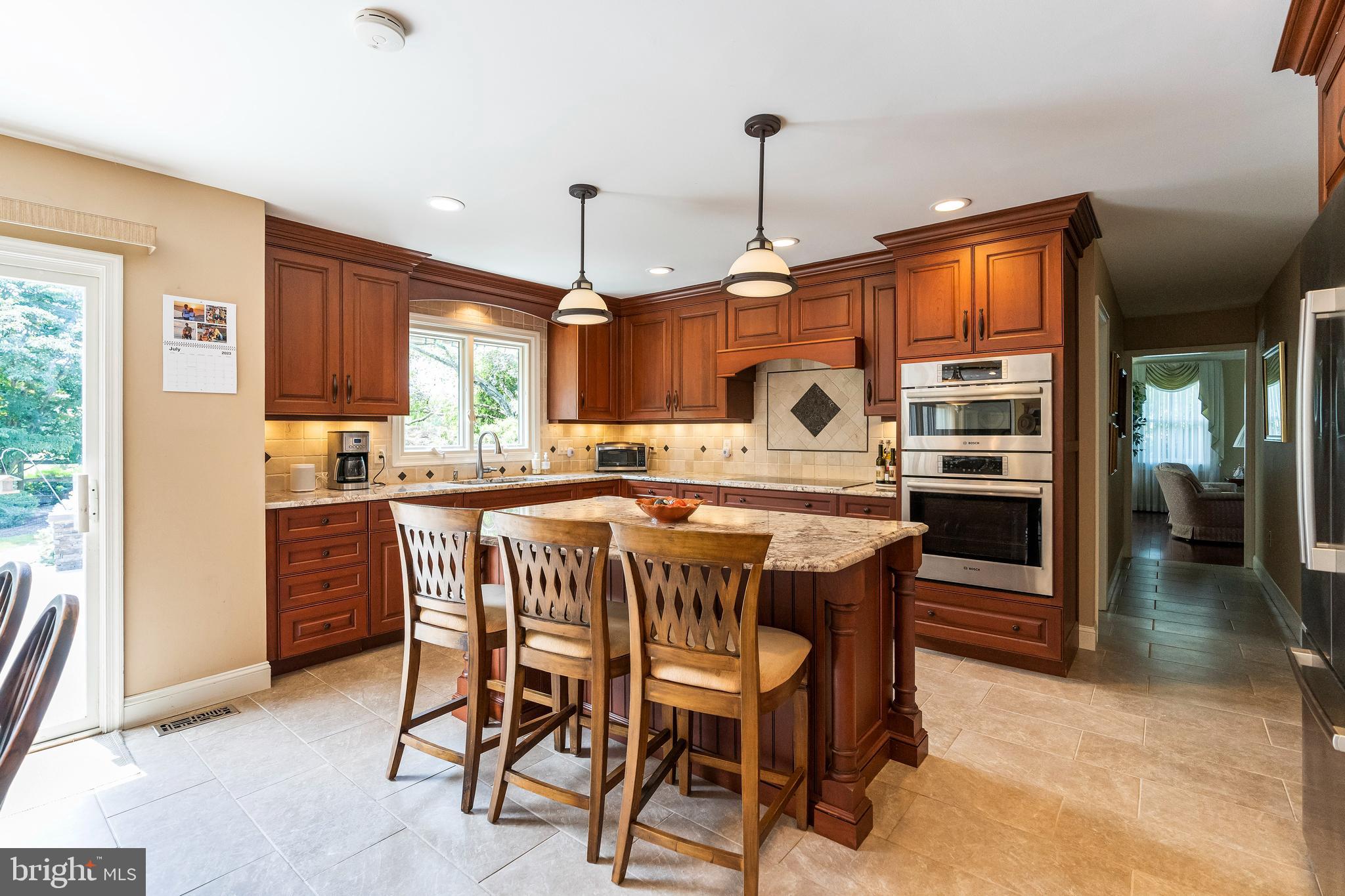 SHADOW OAK - Residential