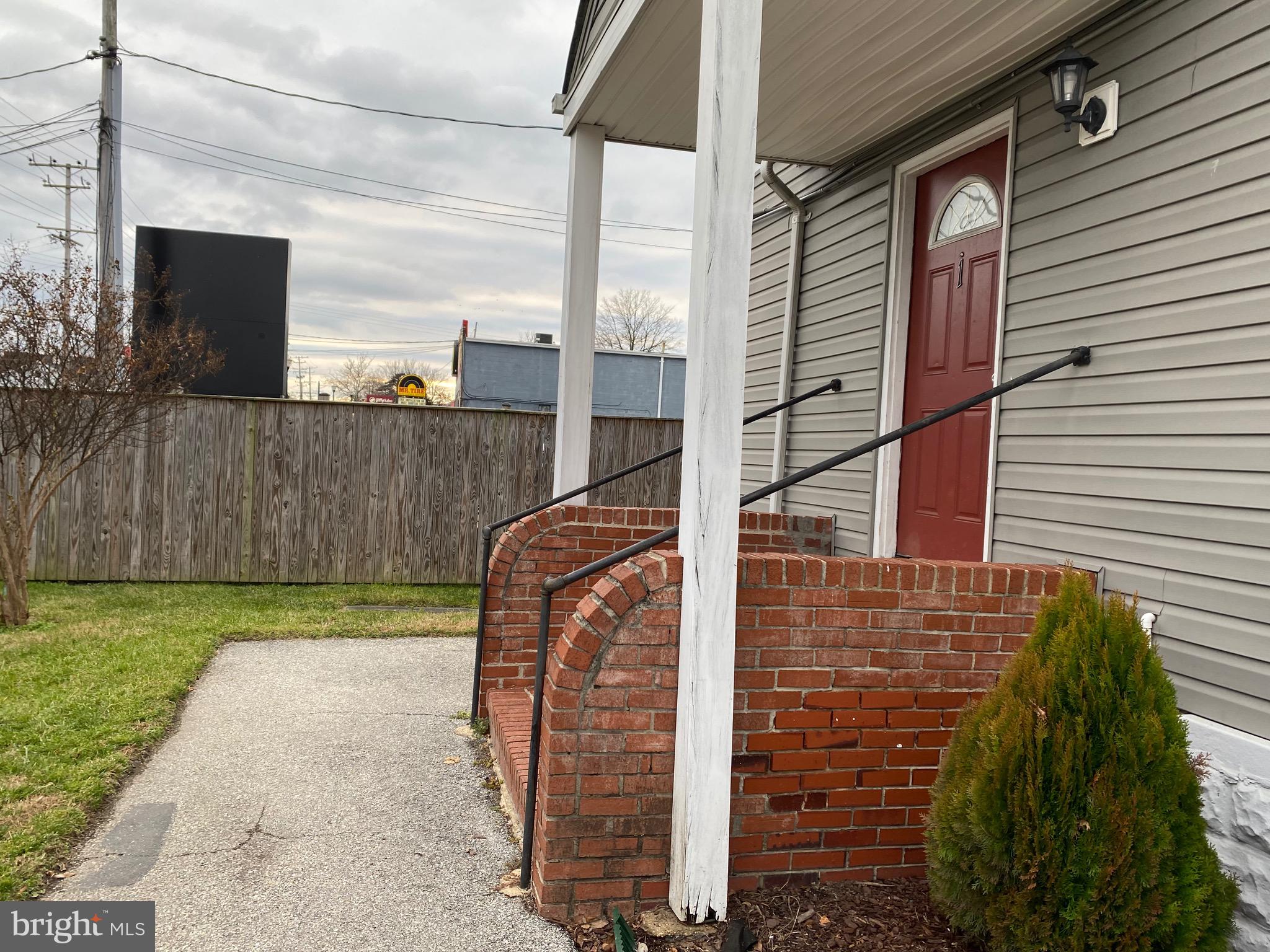 LAUREL - Residential Lease