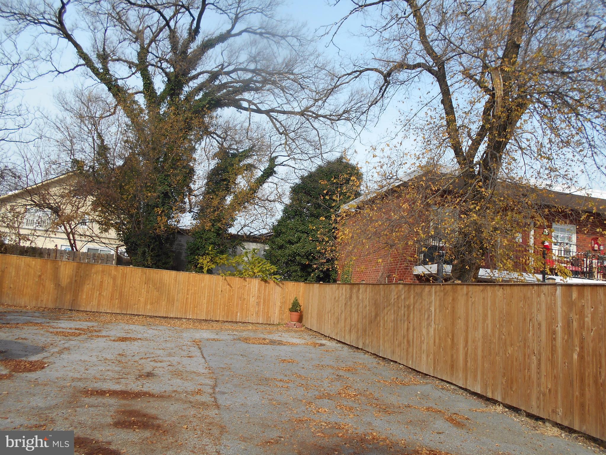 LAUREL - Residential Lease