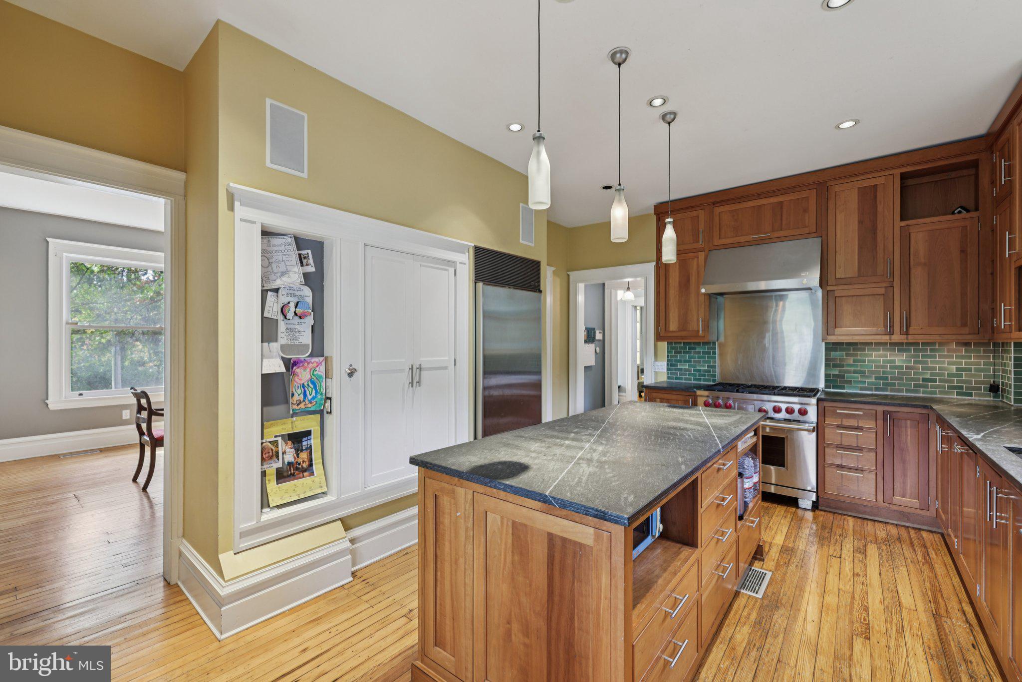 ROLAND PARK - Residential Lease