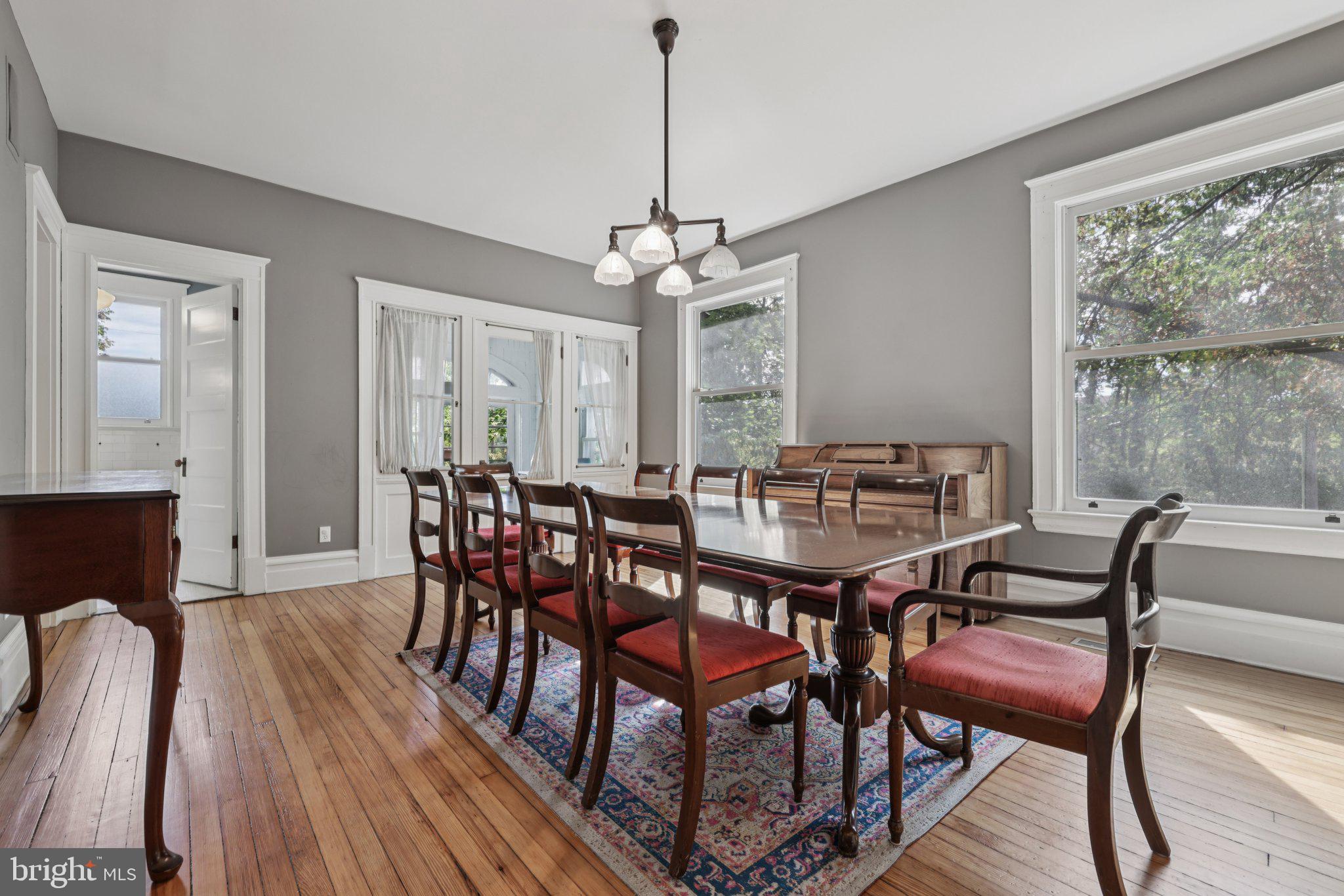 ROLAND PARK - Residential Lease