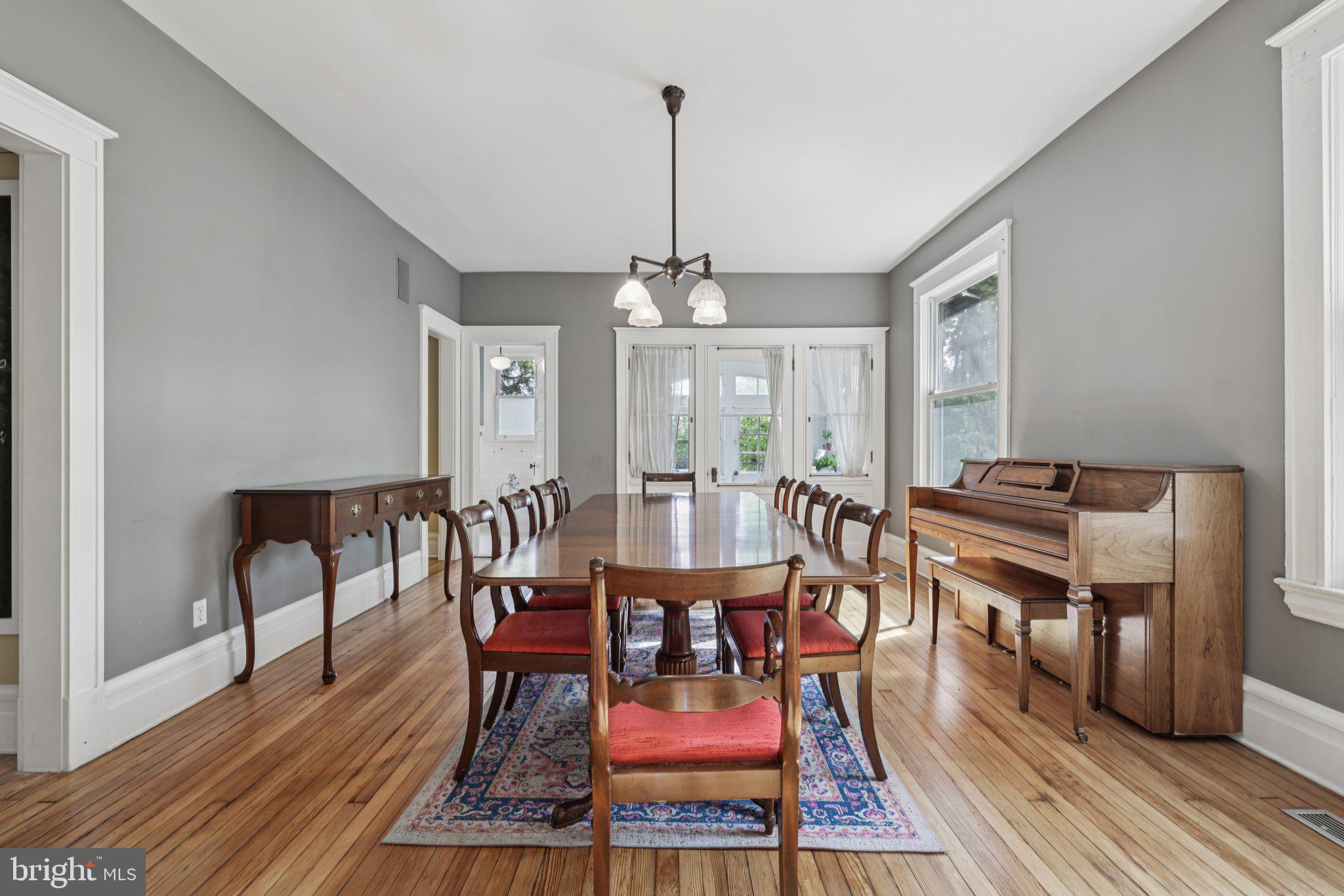 ROLAND PARK - Residential Lease