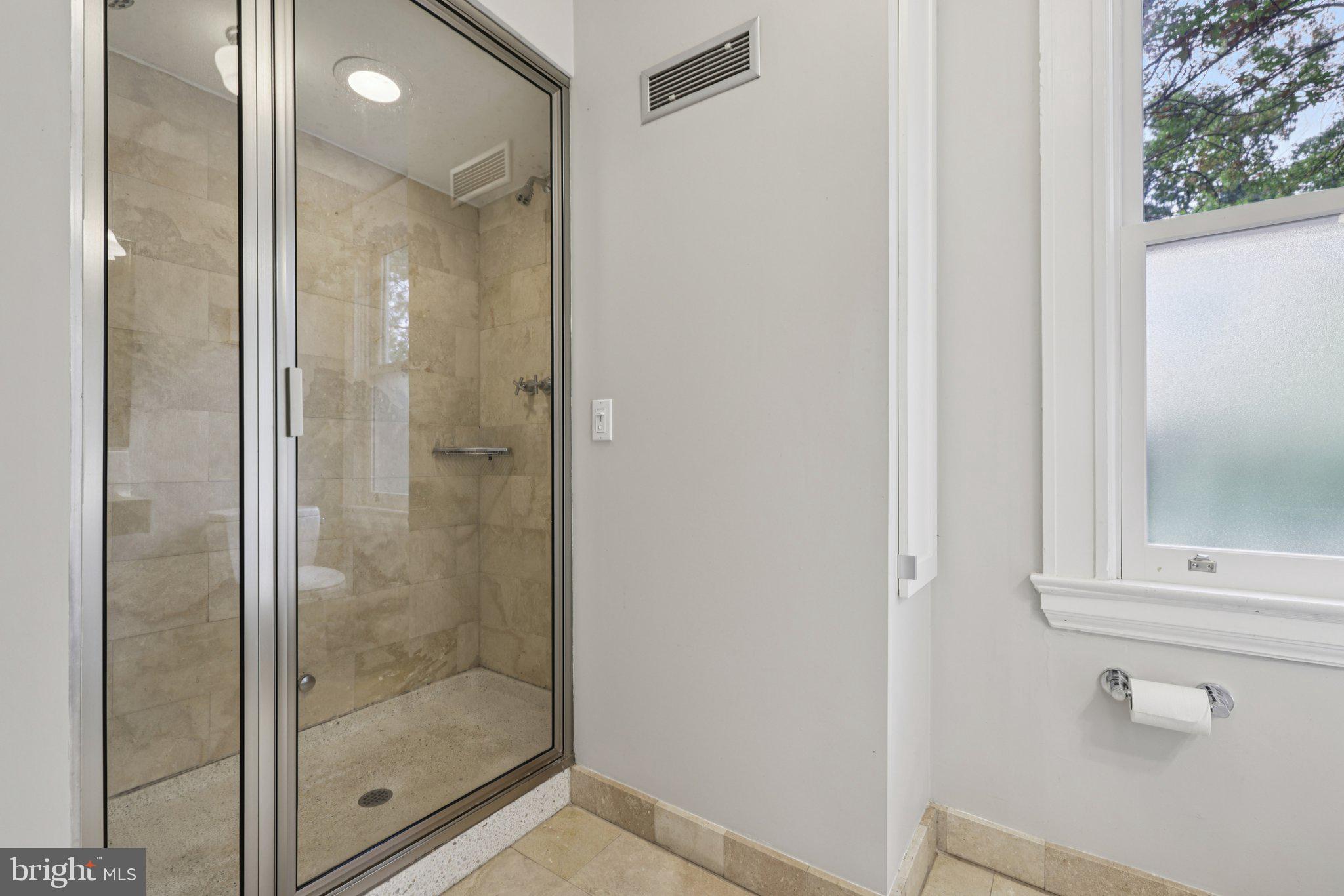 ROLAND PARK - Residential Lease