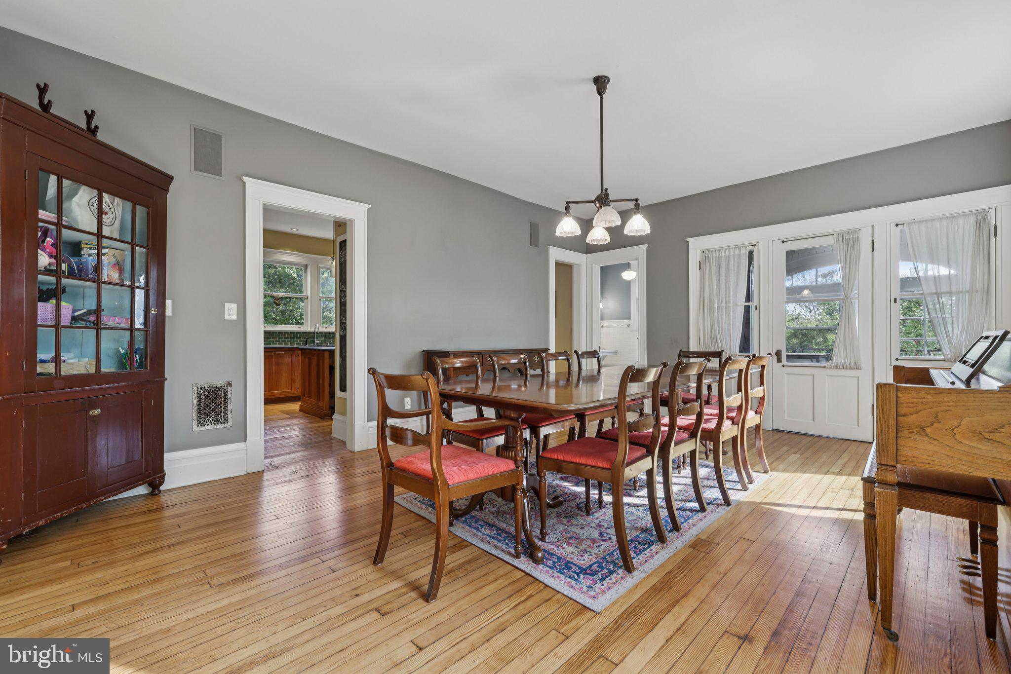 ROLAND PARK - Residential Lease