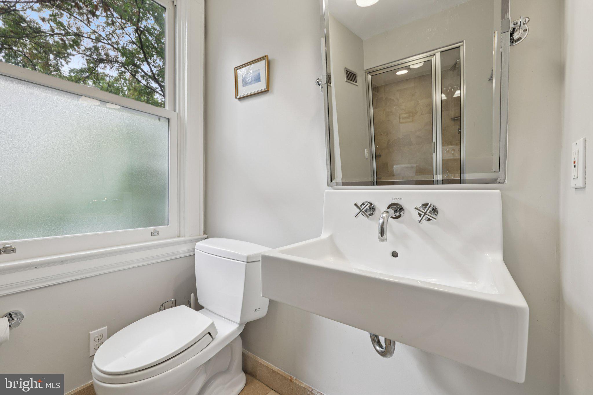 ROLAND PARK - Residential Lease