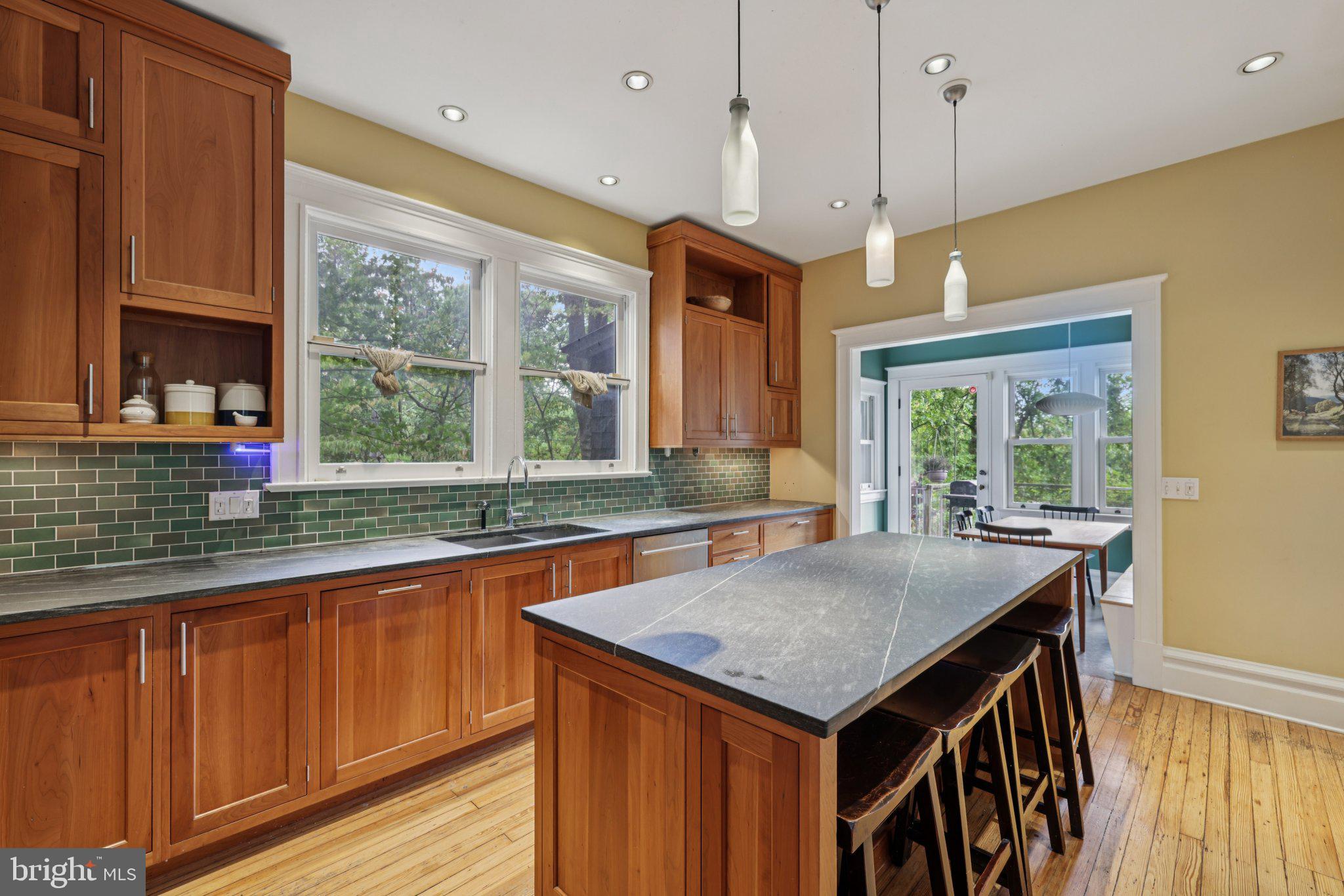 ROLAND PARK - Residential Lease