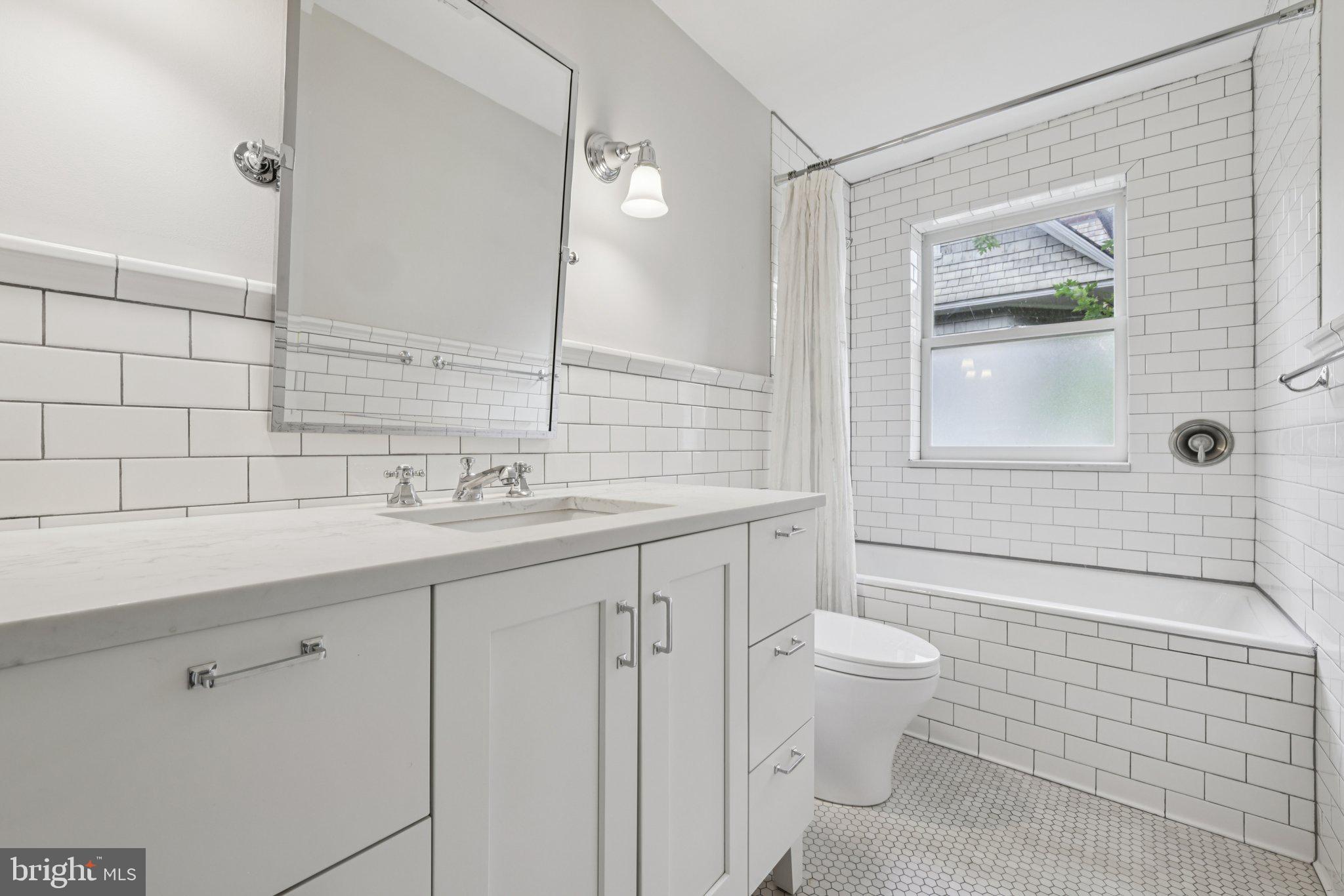 ROLAND PARK - Residential Lease