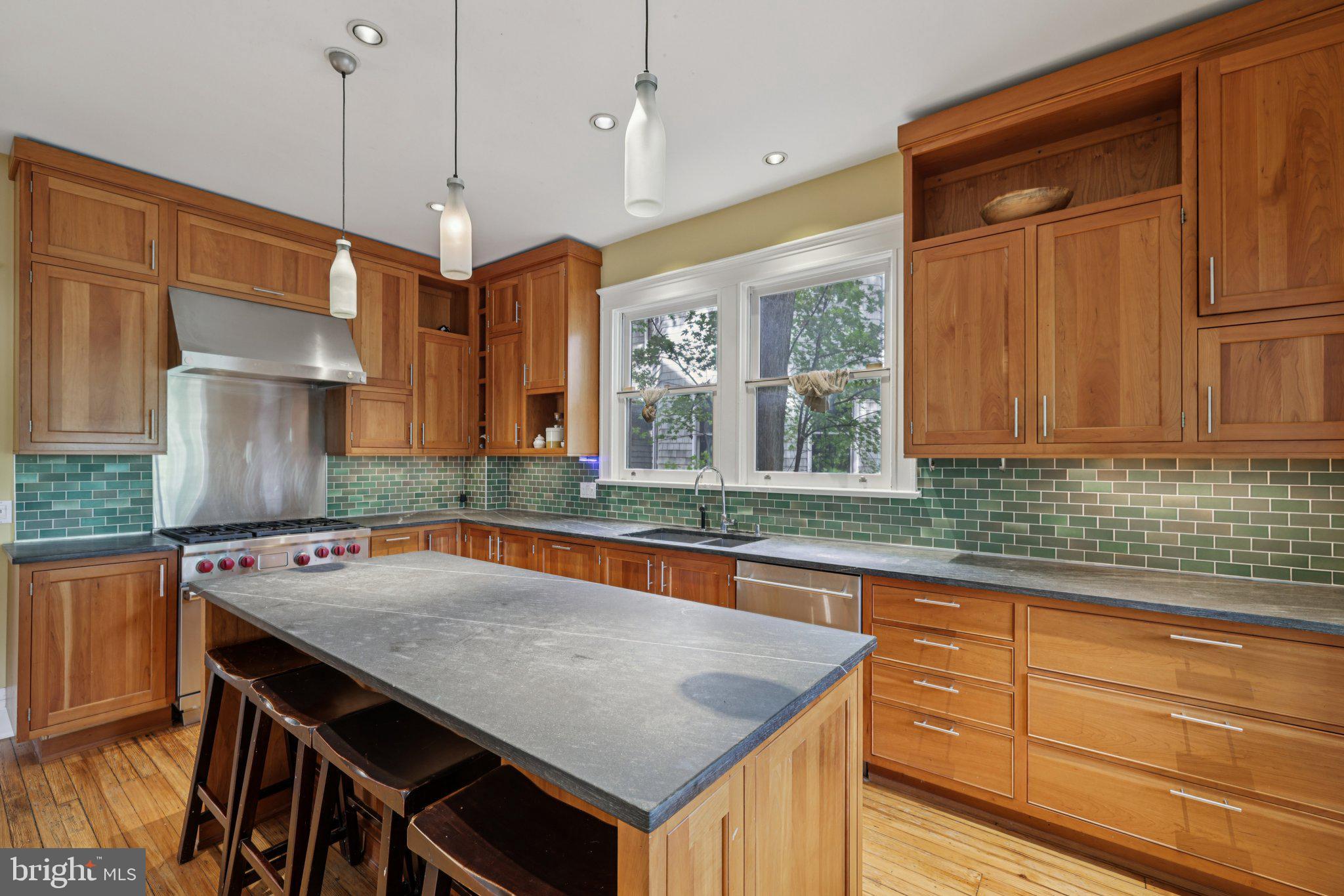 ROLAND PARK - Residential Lease