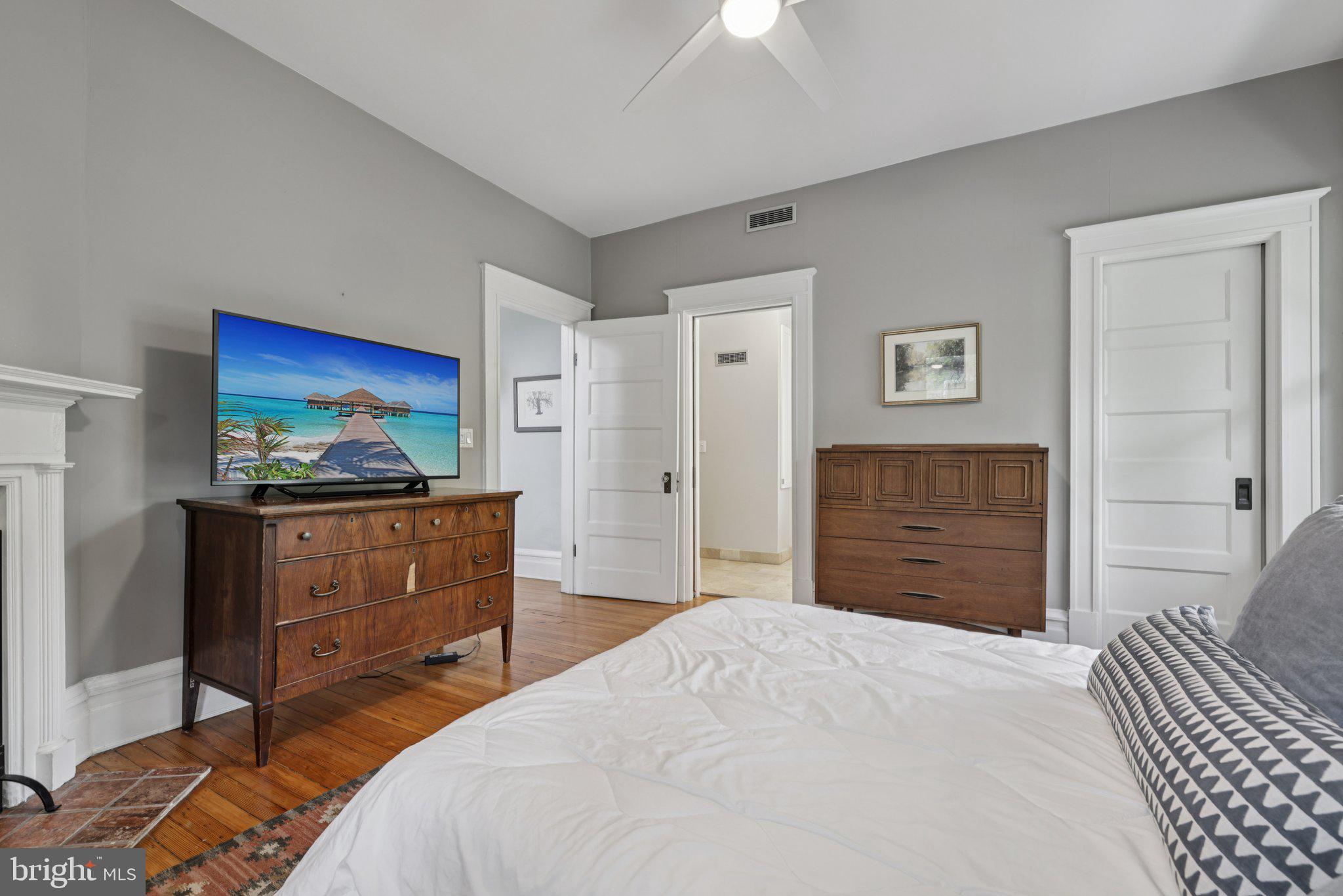 ROLAND PARK - Residential Lease