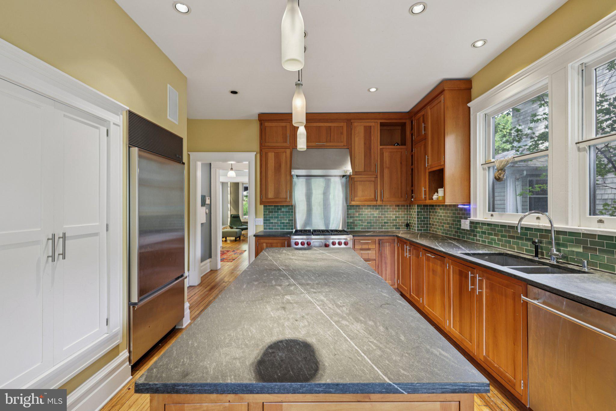 ROLAND PARK - Residential Lease