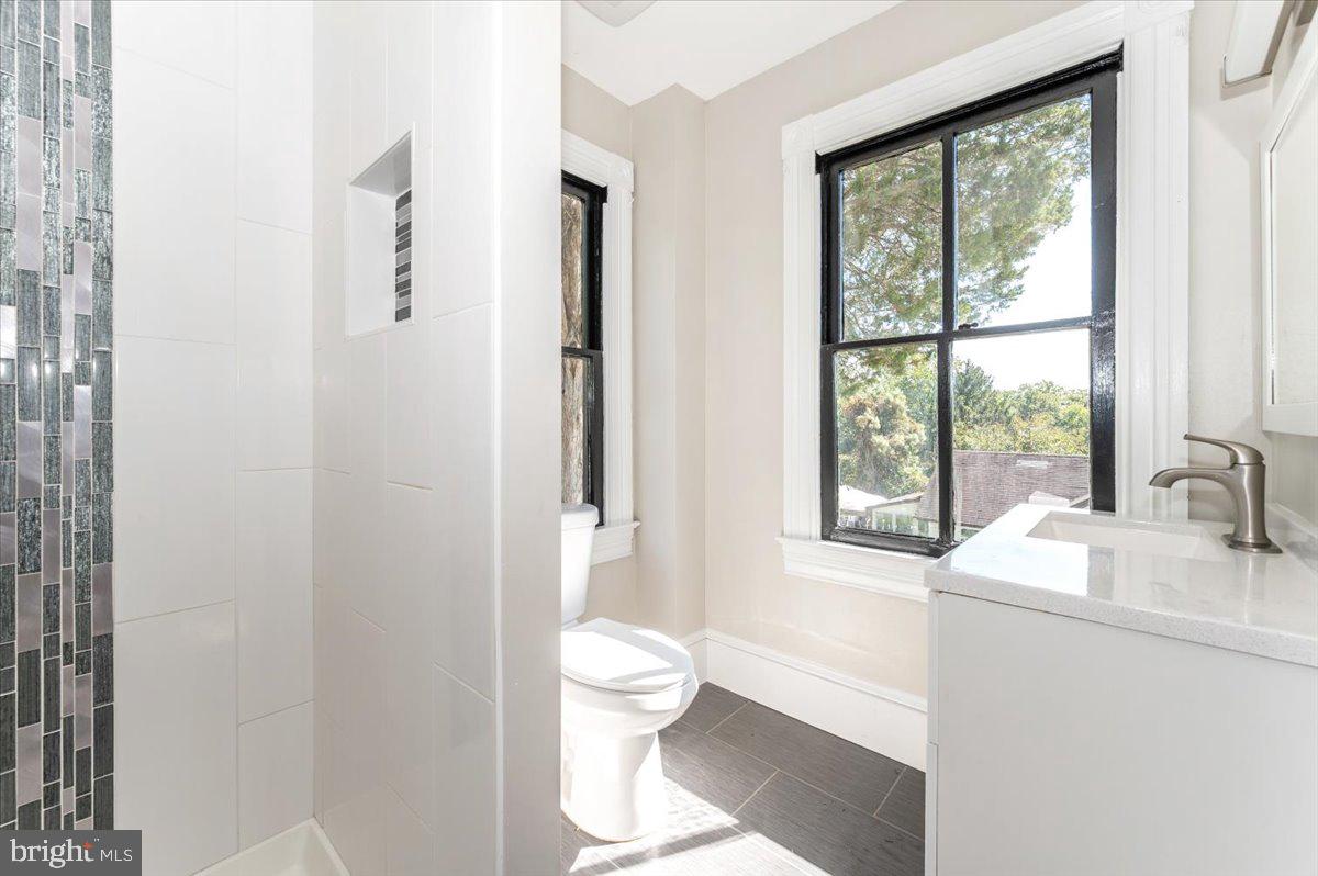 MATTINGLY AVE IND HEAD - Residential Lease