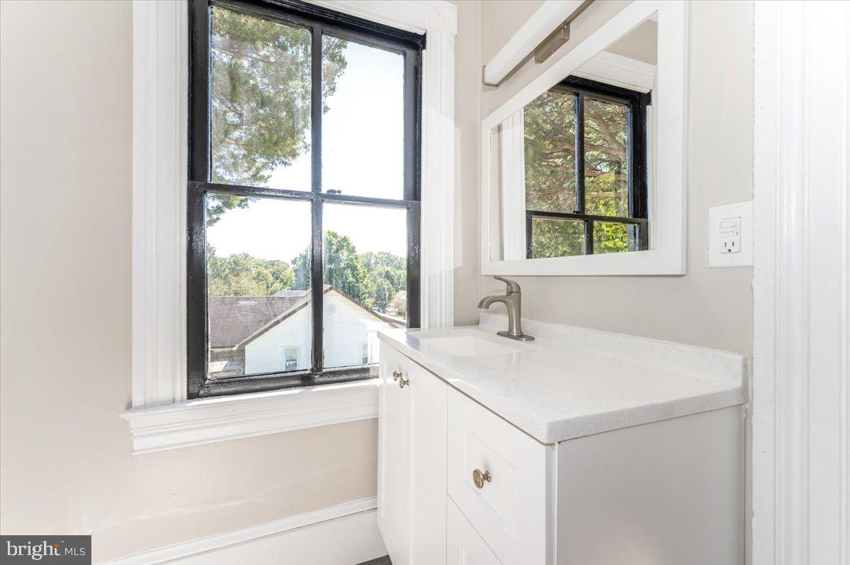 MATTINGLY AVE IND HEAD - Residential Lease