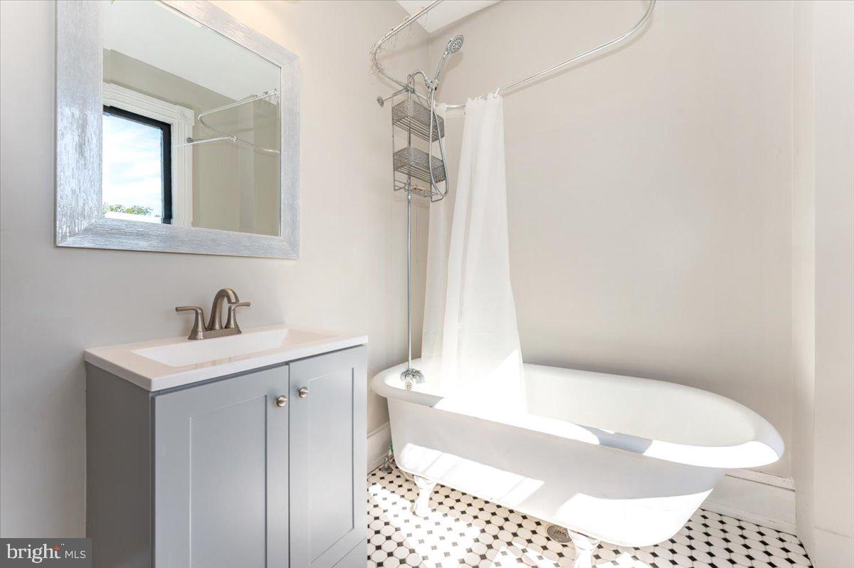 MATTINGLY AVE IND HEAD - Residential Lease