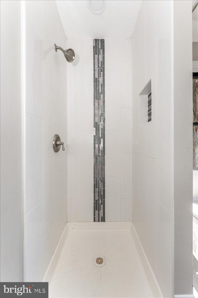 MATTINGLY AVE IND HEAD - Residential Lease