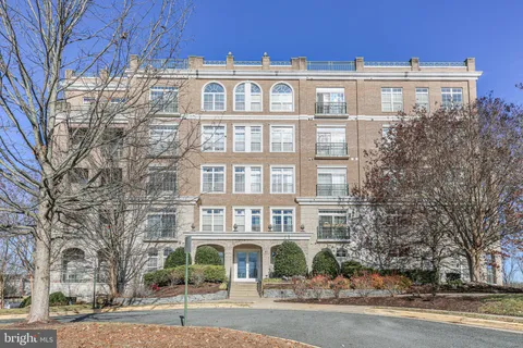 830 Belmont Bay Drive Unit 206, Woodbridge, VA MLS: VAPW2091342