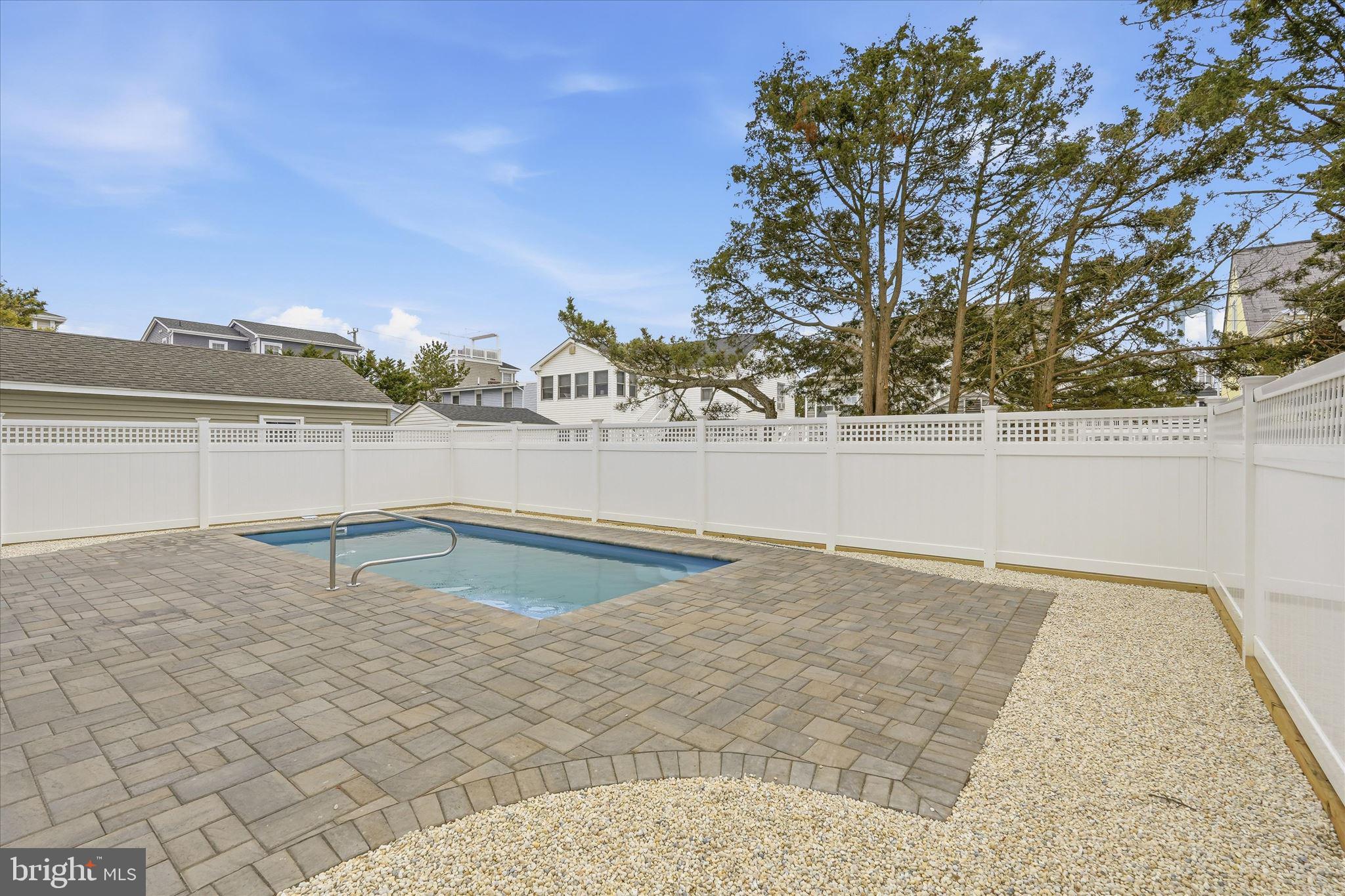 10 W KIRKLAND AVENUE