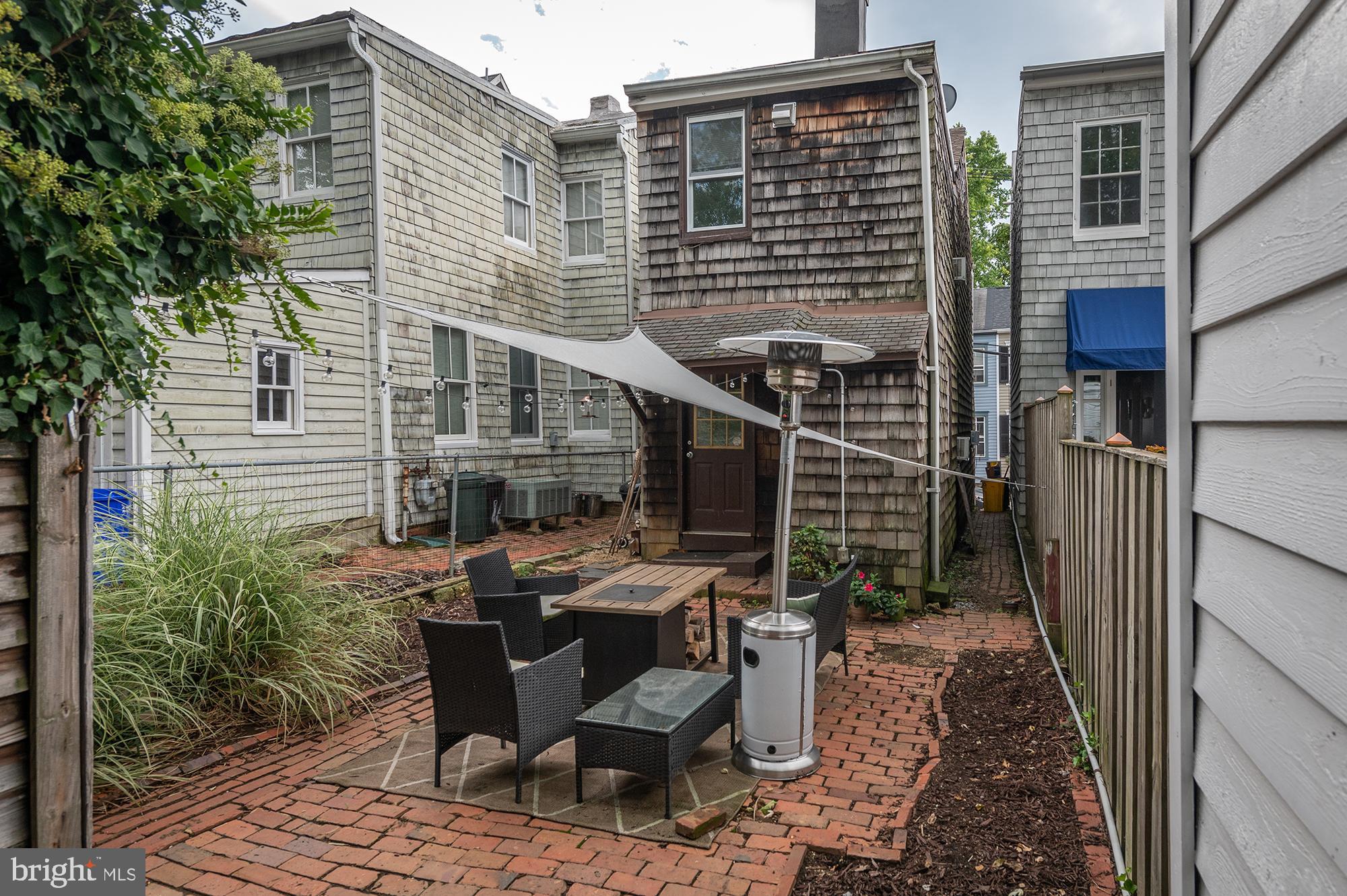 HISTORIC DISTRICT - Residential Lease