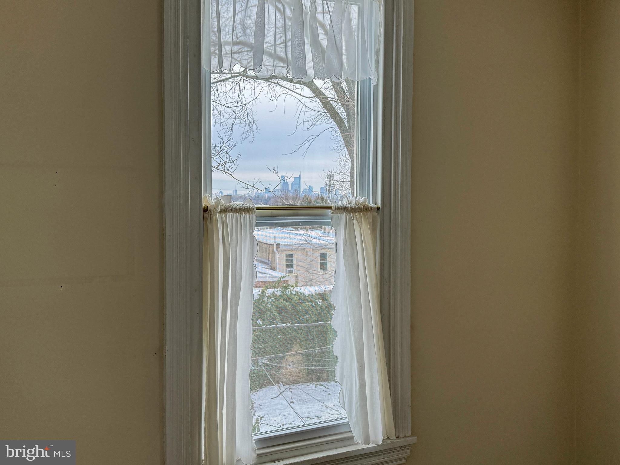 EAST FALLS - Residential