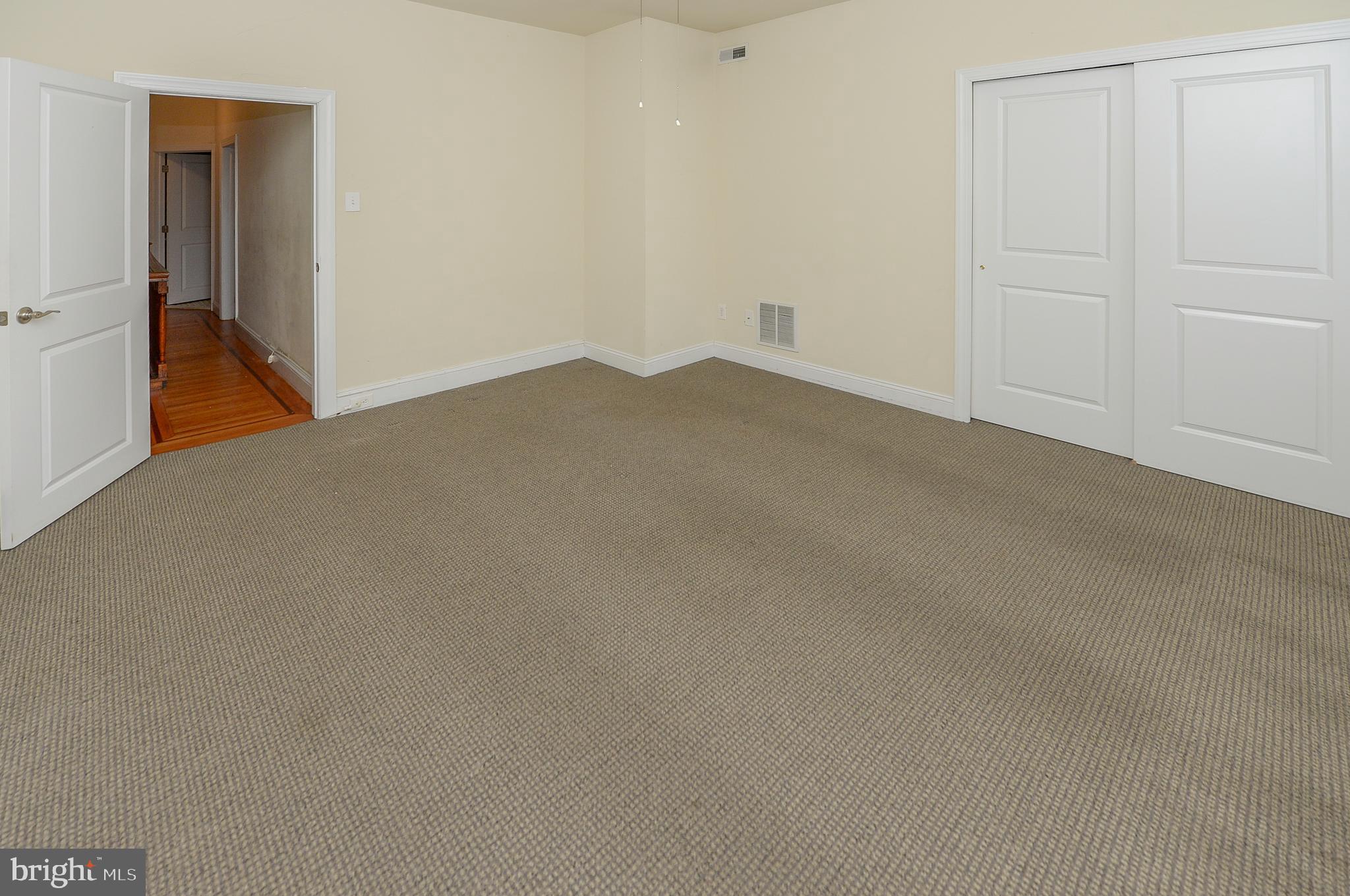 EAST FALLS - Residential
