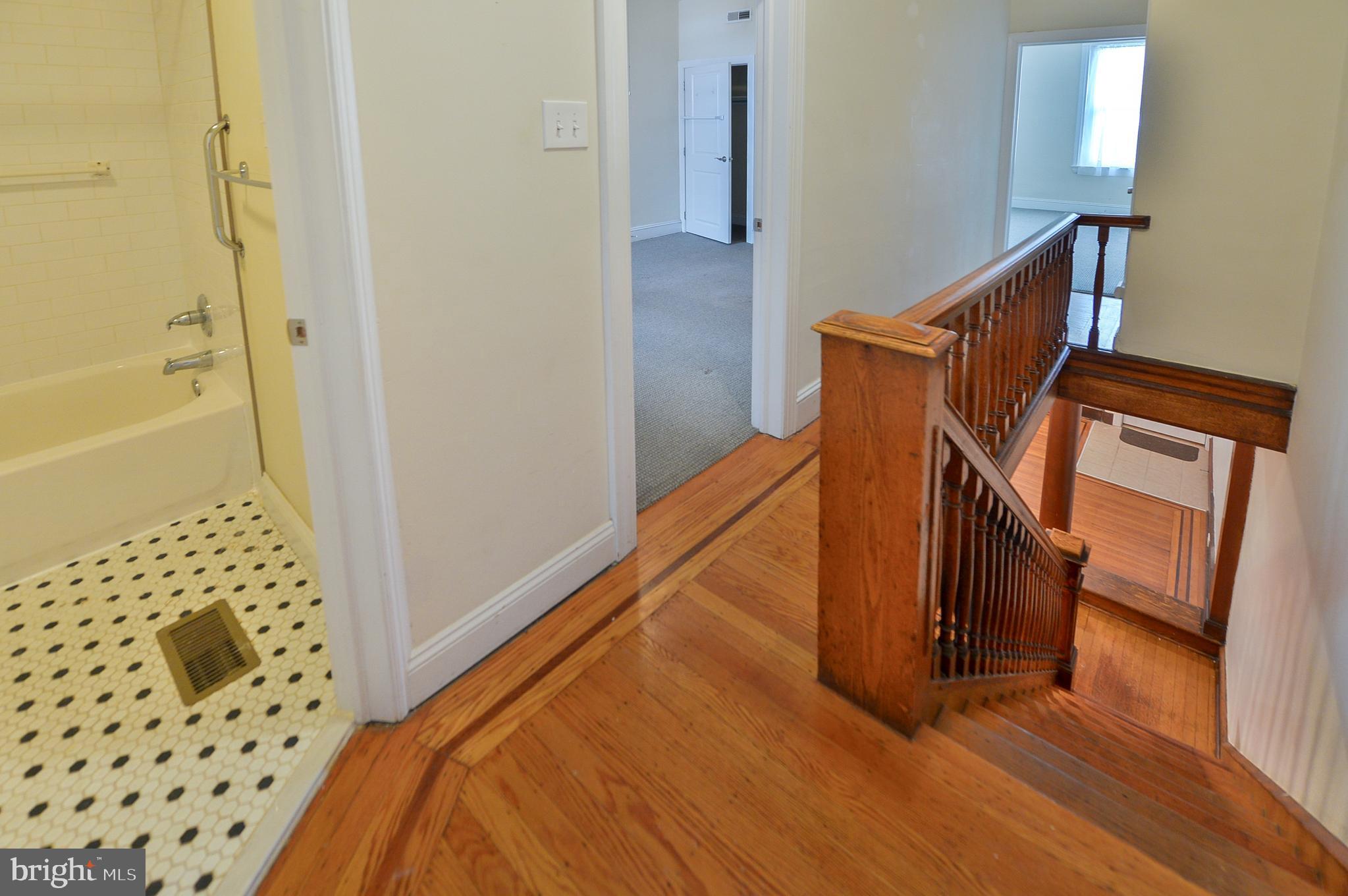 EAST FALLS - Residential