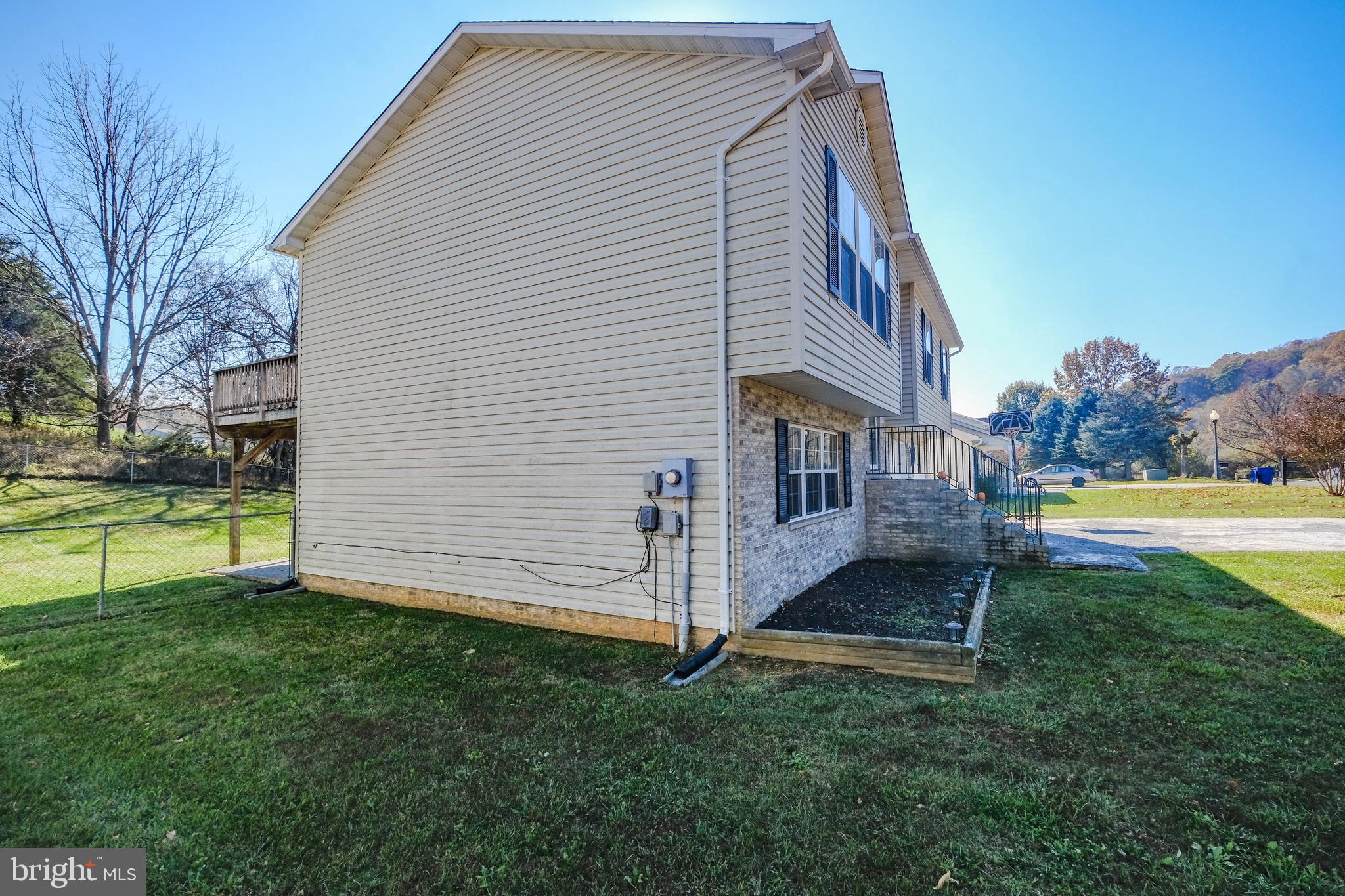 WILLIAMSBURG ESTATES - Residential