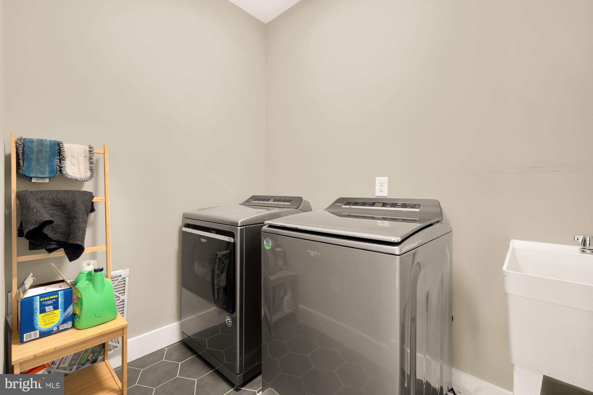 FAIRFAX ACRES - Residential