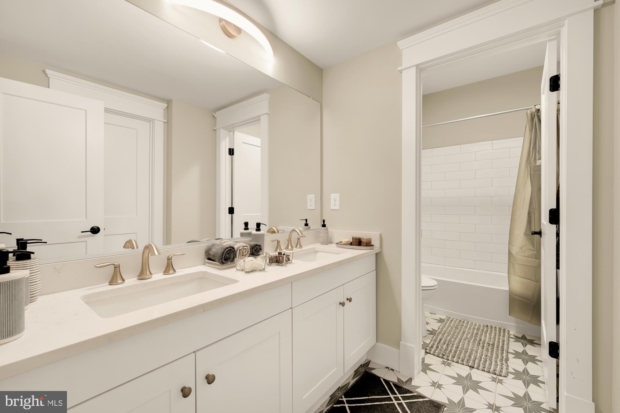 FAIRFAX ACRES - Residential