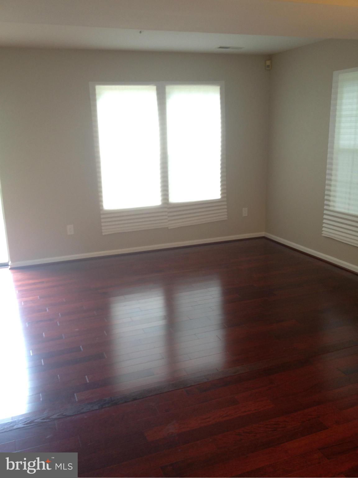 LONDON WOODS - Residential