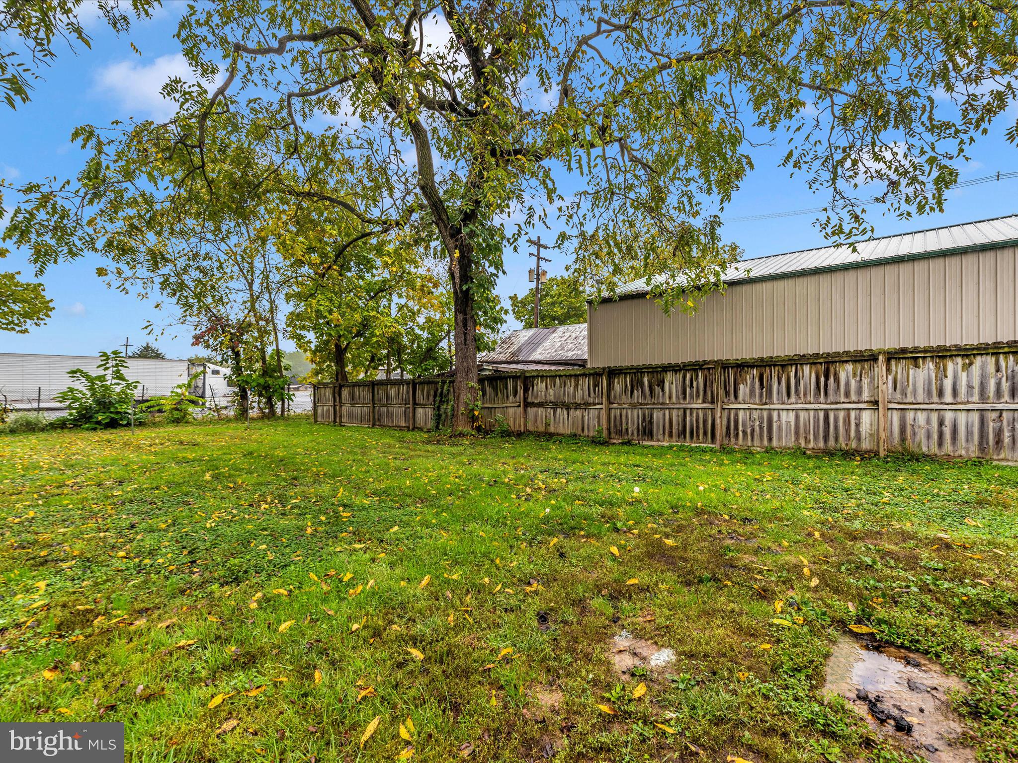 MAUGANSVILLE - Residential